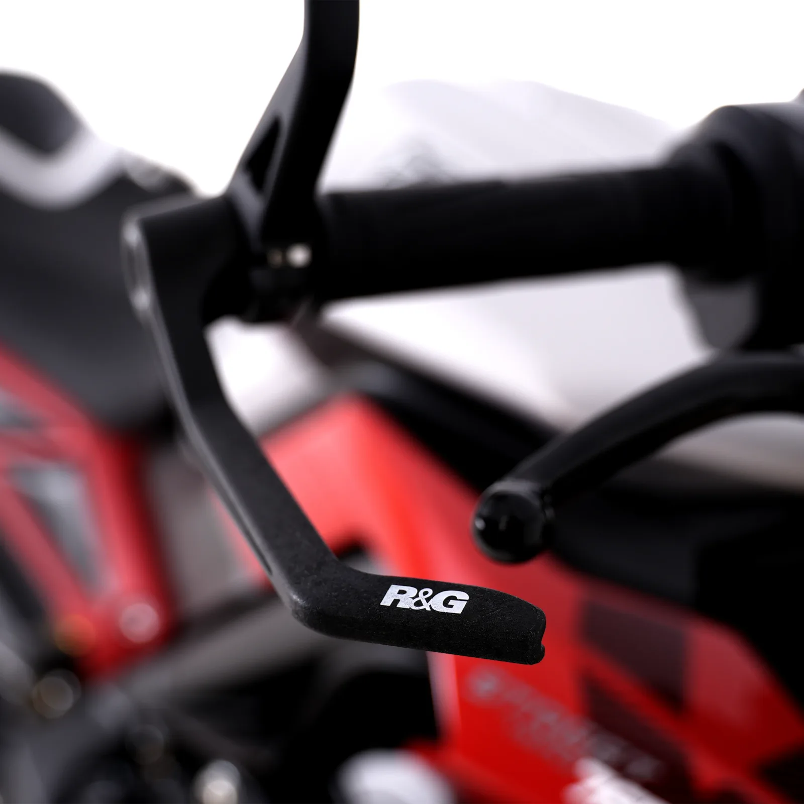 R&G Предпазител за спирачен лост Interlock с ляв балансьор за Honda MSX 125 Grom (2013+), Suzuki GSX-S 750 (2017–2024) и др.