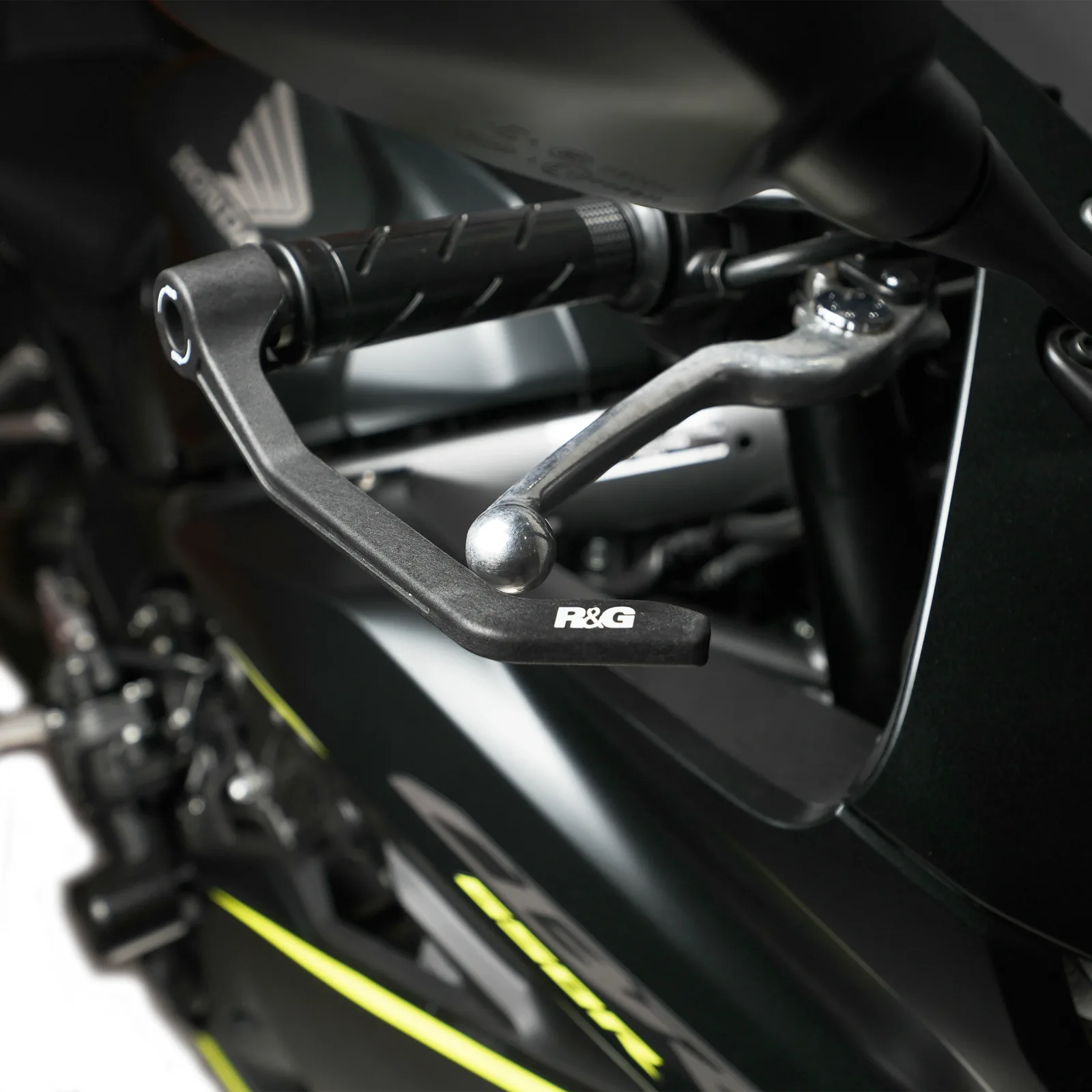 R&G Предпазител за спирачен лост Interlock за Honda CB 300R (2018–2020, 2022–2024), CB 650R (2019+), CBR 650R (2019+), CBR 500R (2019+) и др.