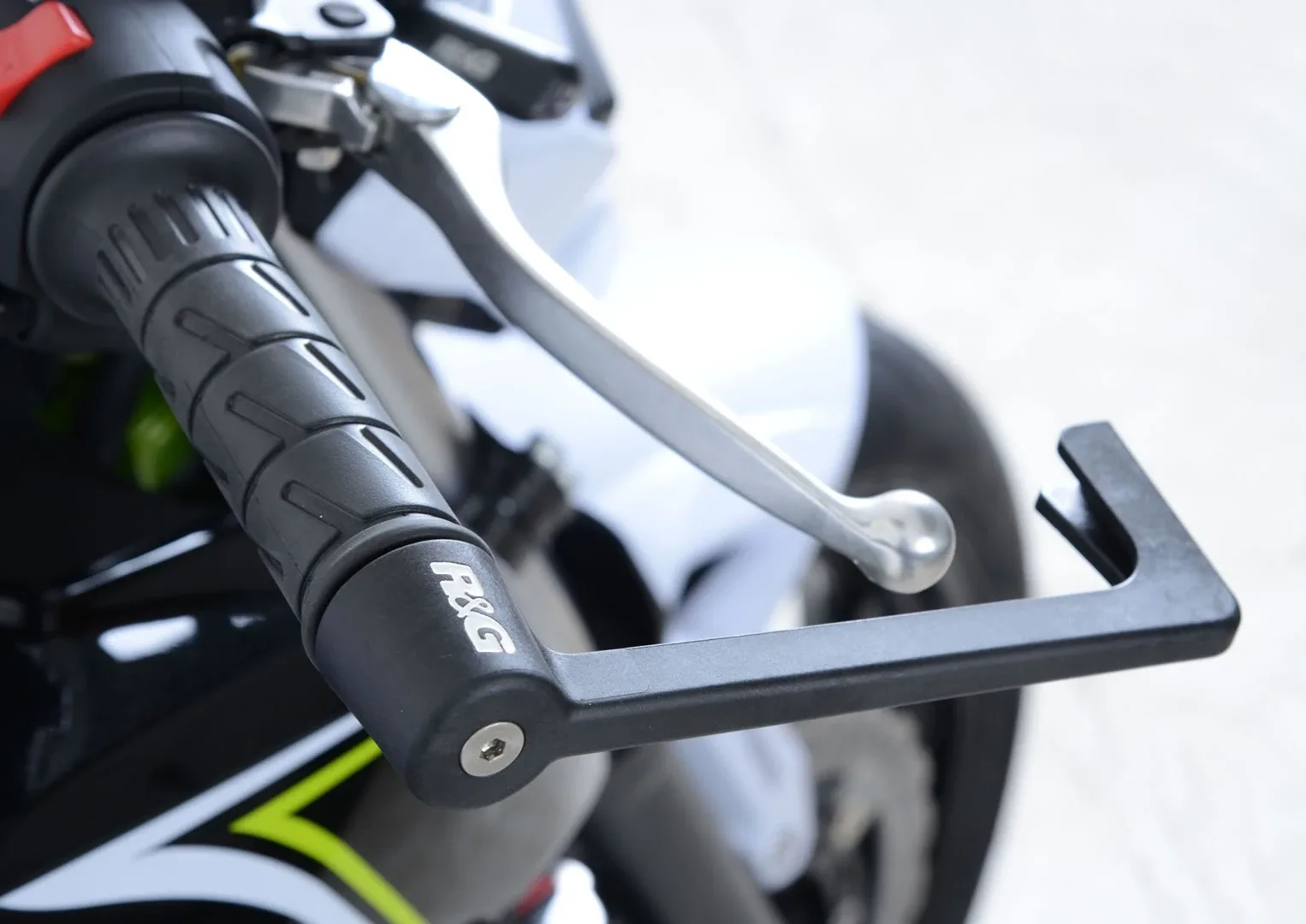 R&G Предпазител за спирачен лост Moulded за Kawasaki Z650 (2017+), Ninja 650 (2017–2020), Versys-X 300 (2017–2020), Ninja 7 Hybrid (2024+)