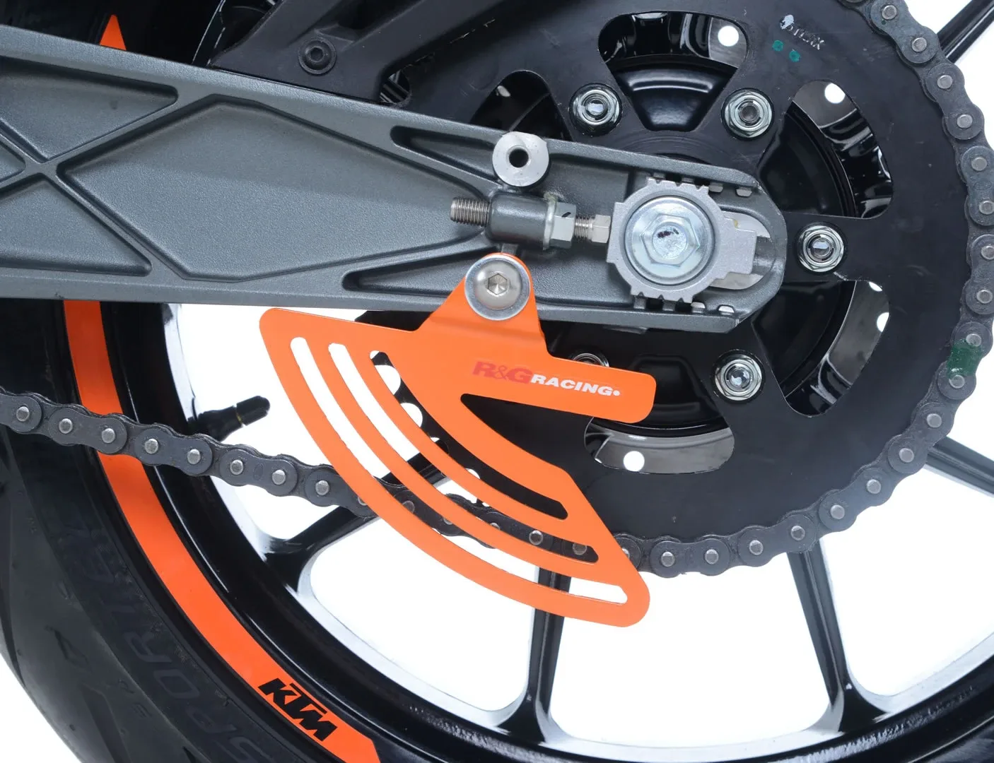 R&G Предпазител за верига „акулска перка“ за KTM RC 125 (2014+), RC 200 (2014–2022), RC 390 (2014+) и др.