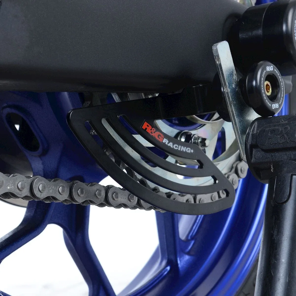 R&G Предпазител за верига „акулска перка“ за Yamaha YZF-R3 (2015+), YZF-R1 (2015+), YZF-R1M (2015+), MT-10 (2016+) и др.