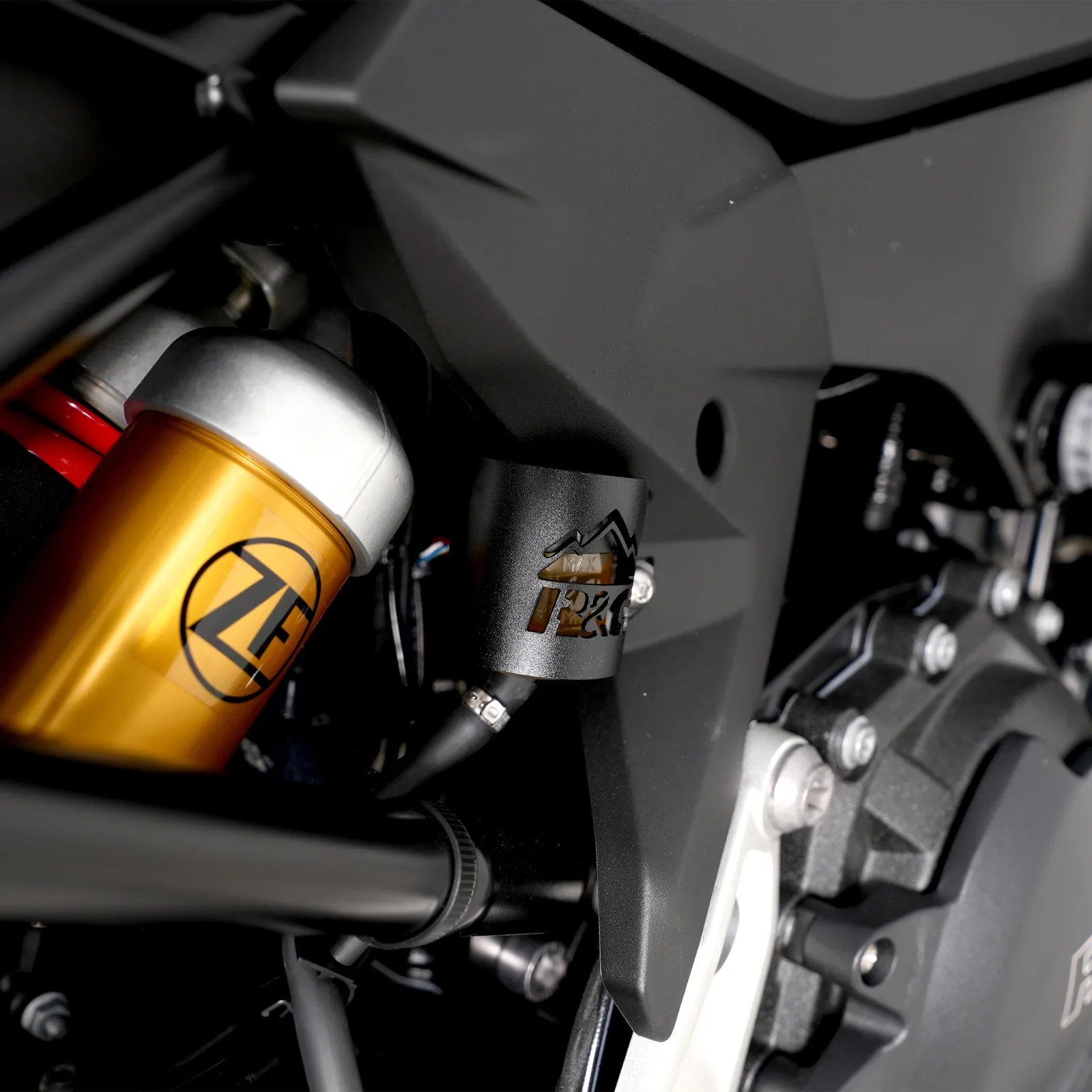 R&G Предпазител за верига за BMW F 750 GS (2018+), F 850 GS (2018–2025), F 850 GS Adventure (2019–2025) и др.