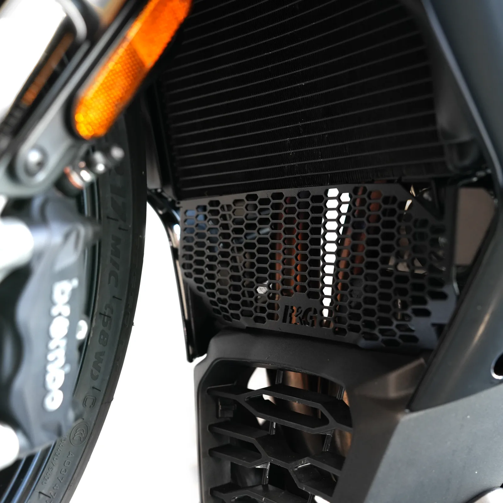 R&G Предпазна решетка за колектори PRO за Aprilia RS 660 (2025+), RS 660 Factory (2025+)