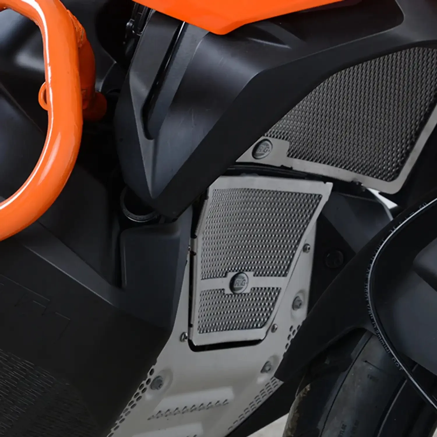 R&G Предпазна решетка за колектори за KTM 790 Adventure (2019–2022), Husqvarna Norden 901 (2022+), KTM 890 Adventure (2020–2022)