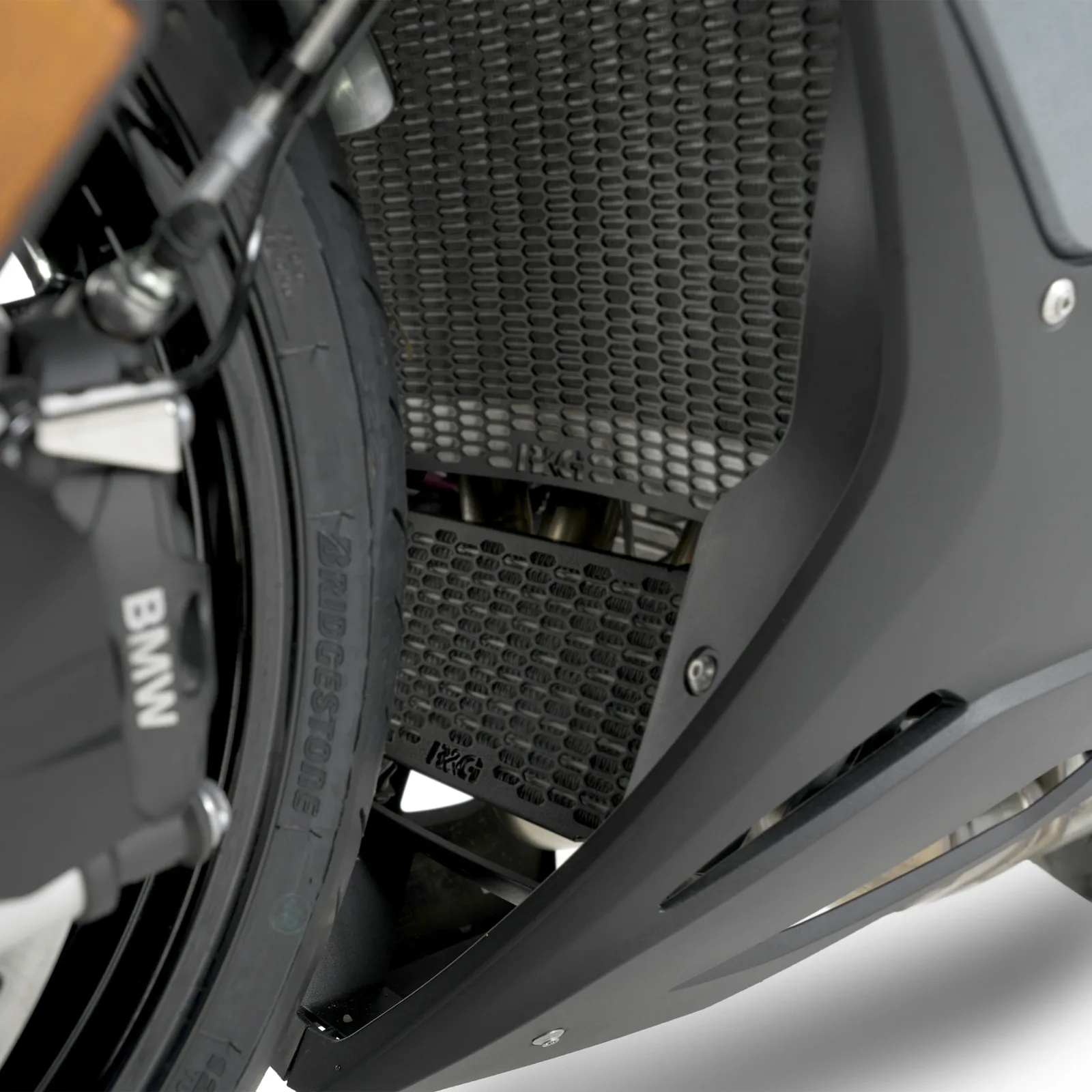 R&G Предпазна решетка за маслен радиатор PRO за BMW S 1000 RR (2019–2024), S 1000 XR (2020+), S 1000 R (2021+), M 1000 RR (2021–2024) и др.