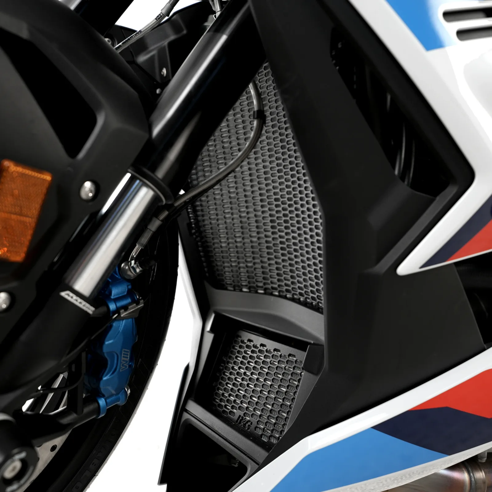 R&G Предпазна решетка за маслен радиатор PRO за BMW S 1000 RR (2019–2024), S 1000 XR (2020+), S 1000 R (2021+), M 1000 RR (2021–2024) и др.