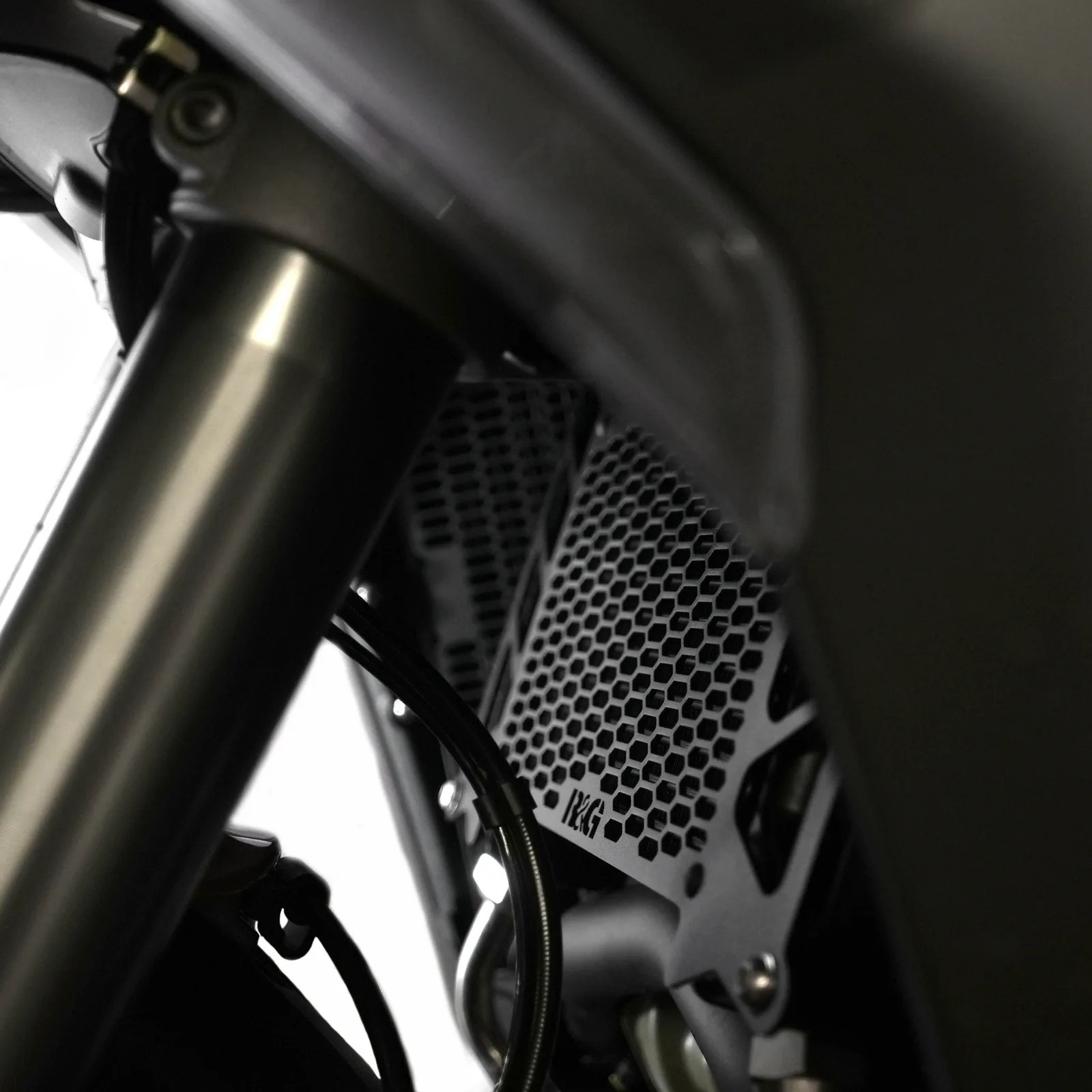R&G Предпазна решетка за маслен радиатор PRO за Ducati Multistrada V4 (2021+), Multistrada V4 S (2021+) и др.