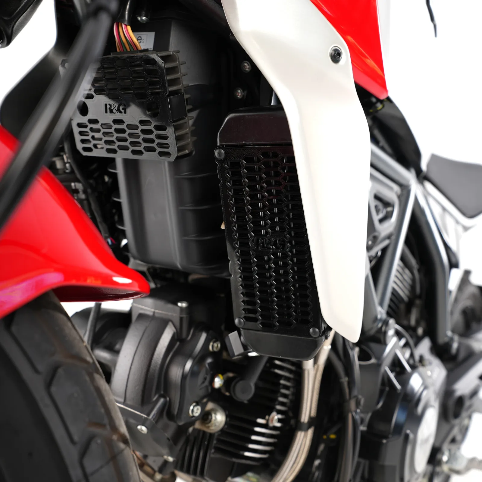 R&G Предпазна решетка за маслен радиатор PRO за Ducati Scrambler Icon (2015+), Scrambler Full Throttle (2016, 2023+) и др. (OCG9001PROBK)