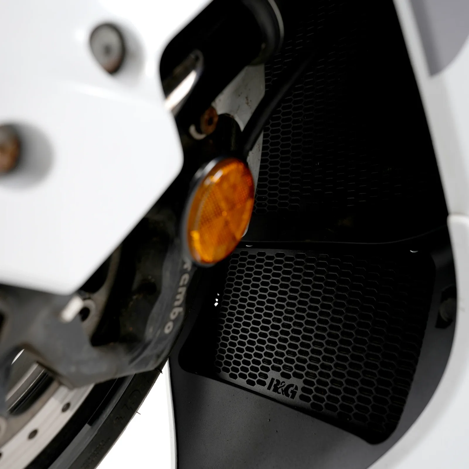 R&G Предпазна решетка за маслен радиатор PRO за Suzuki GSX 1300R Hayabusa (2008+), B-King