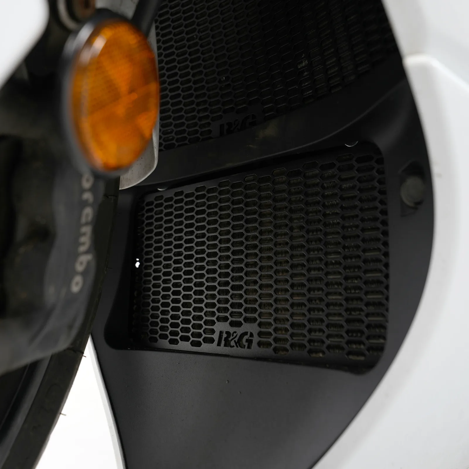 R&G Предпазна решетка за маслен радиатор PRO за Suzuki GSX 1300R Hayabusa (2008+), B-King