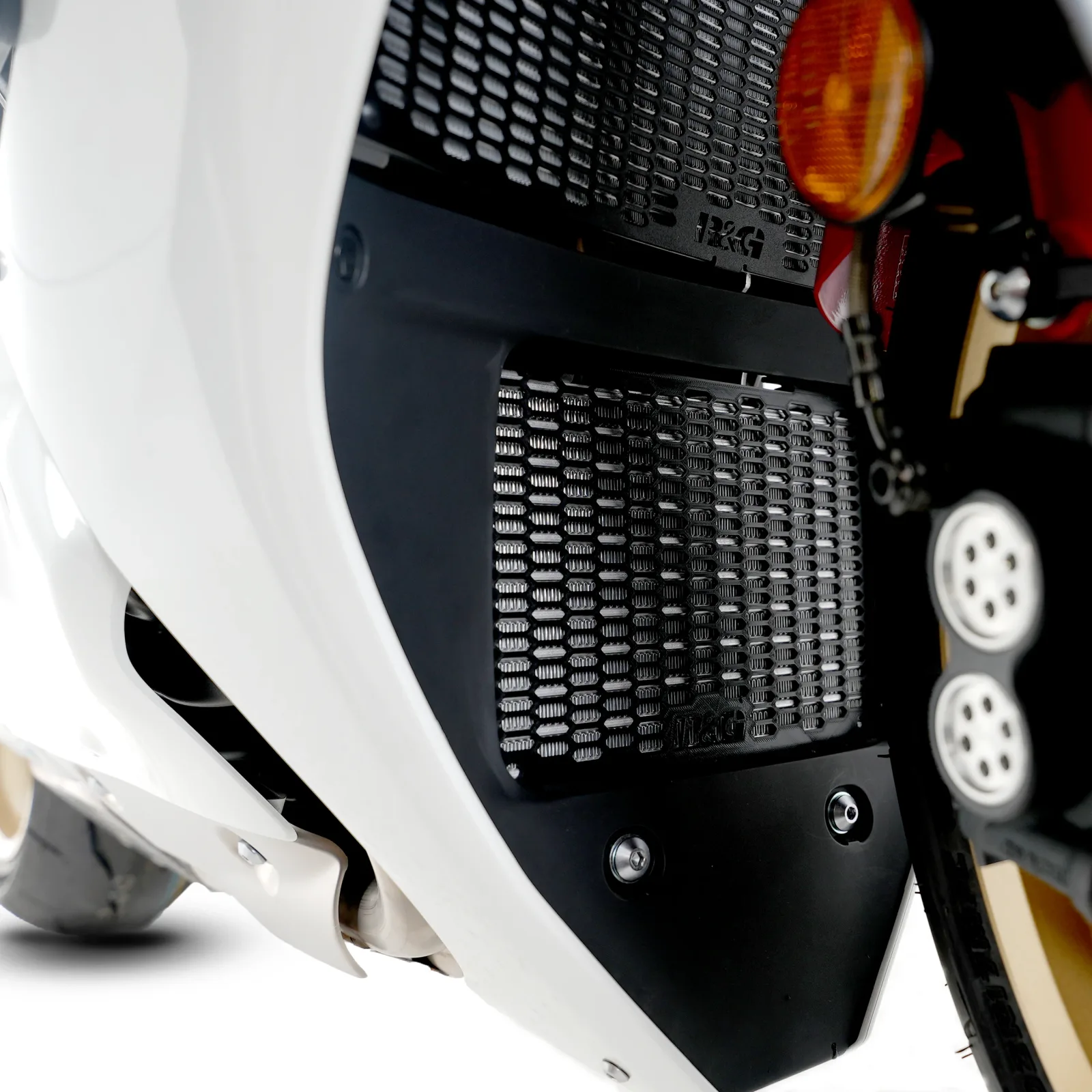 R&G Предпазна решетка за маслен радиатор PRO за Yamaha YZF-R1 (2015+)