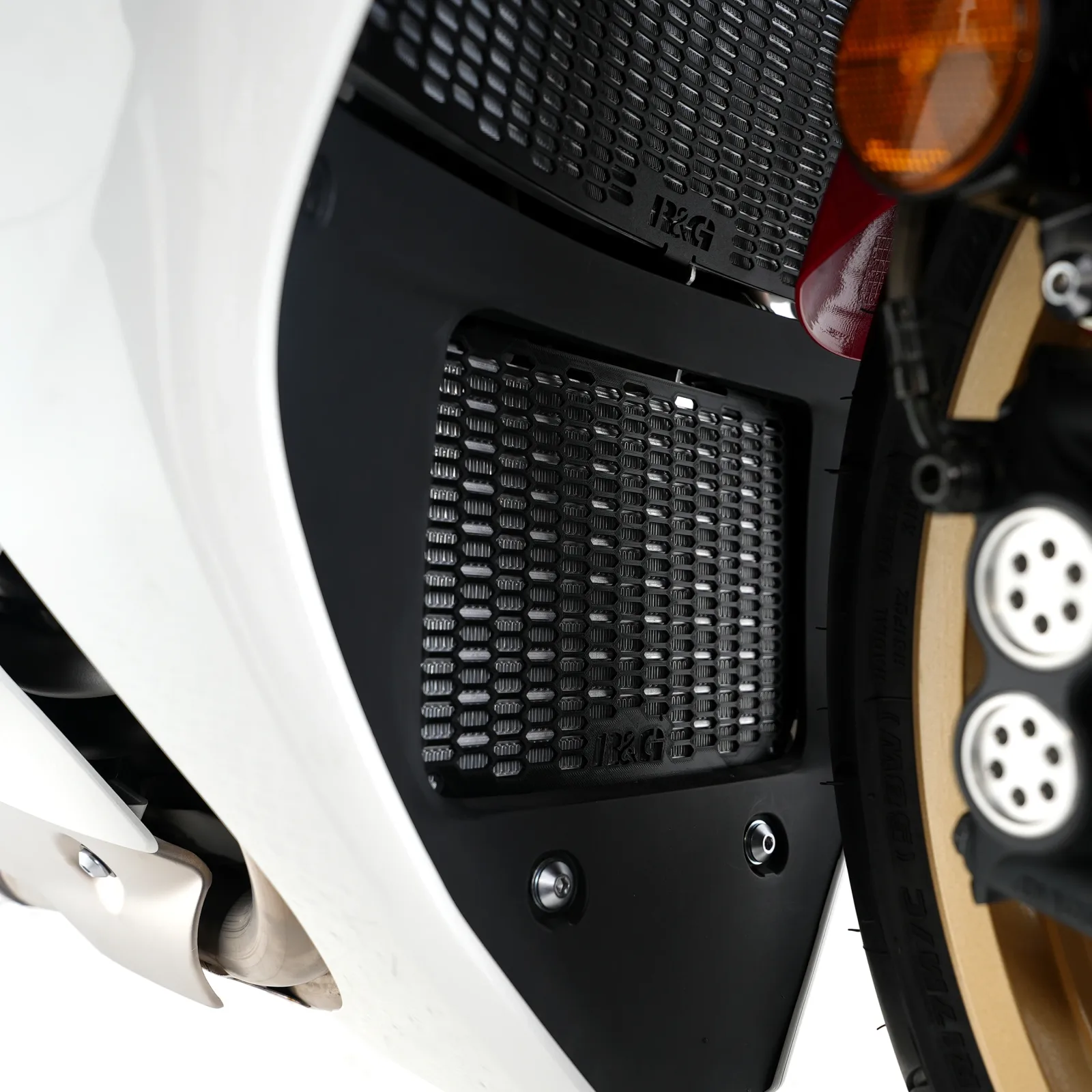 R&G Предпазна решетка за маслен радиатор PRO за Yamaha YZF-R1 (2015+)