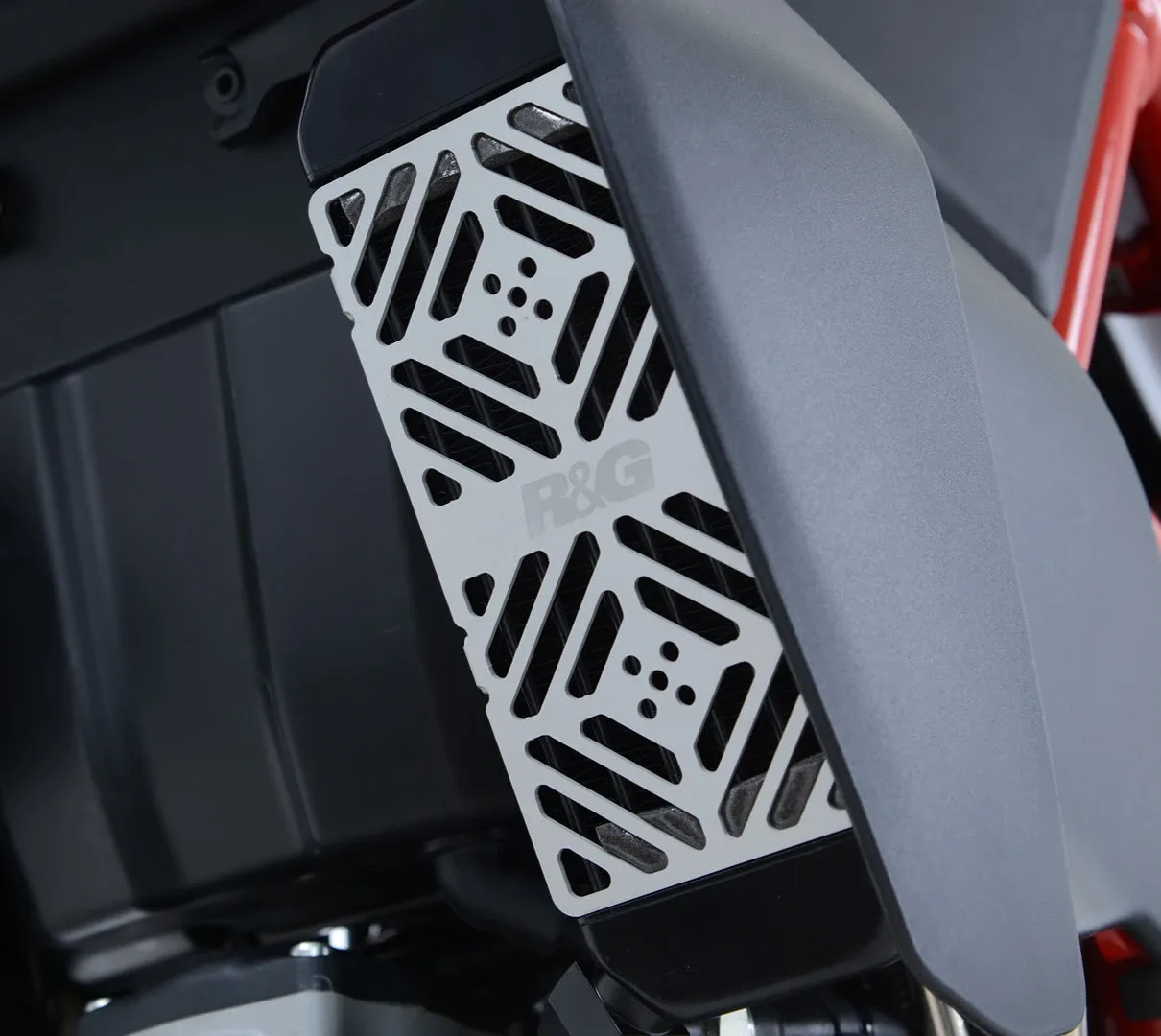 R&G Предпазна решетка за маслен радиатор за Ducati Scrambler Icon (2015+), Scrambler Full Throttle (2016, 2019, 2023+) и др.