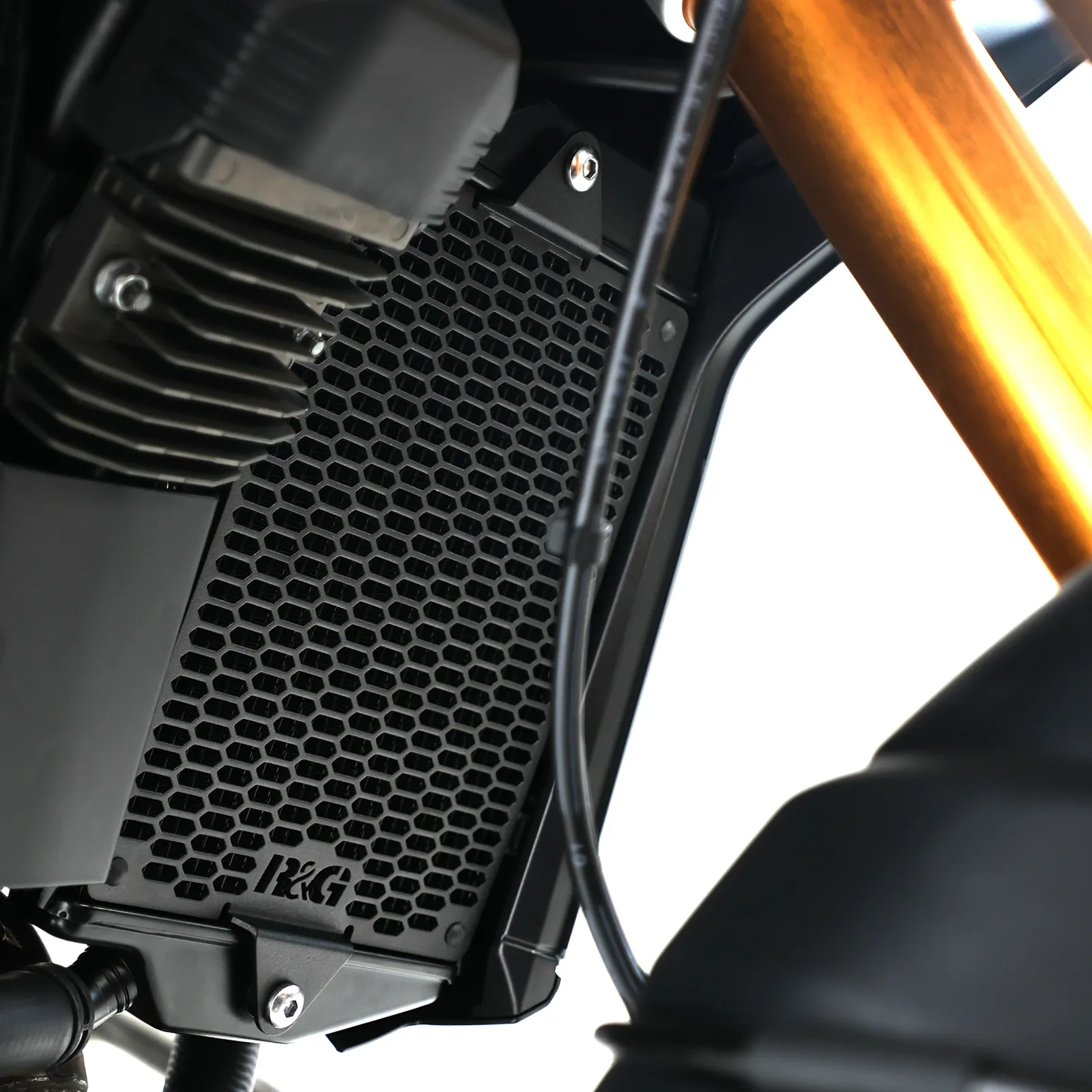 R&G Предпазна решетка за радиатор PRO (чифт) за Triumph Tiger 900 GT (2024+), Tiger 900 Rally (2024+)