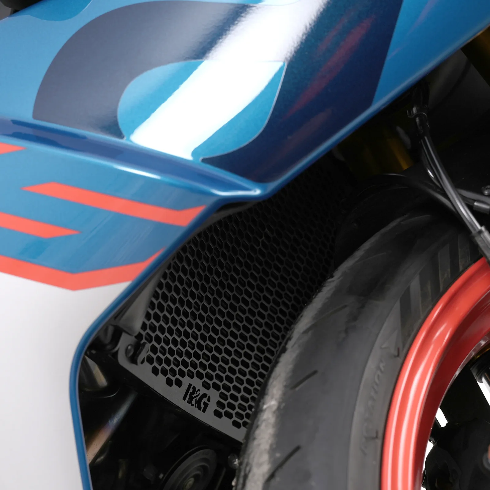 R&G Предпазна решетка за радиатор PRO за Aprilia RS 660 (2021+), Tuono 660 (2021+), RS 660 Factory (2022+), Tuono 660 Factory (2025+)