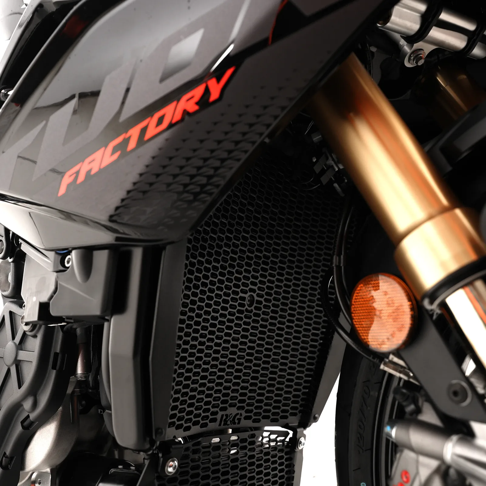 R&G Предпазна решетка за радиатор PRO за Aprilia Tuono V4 1100 RR (2025+), Tuono V4 1100 Factory (2025+)