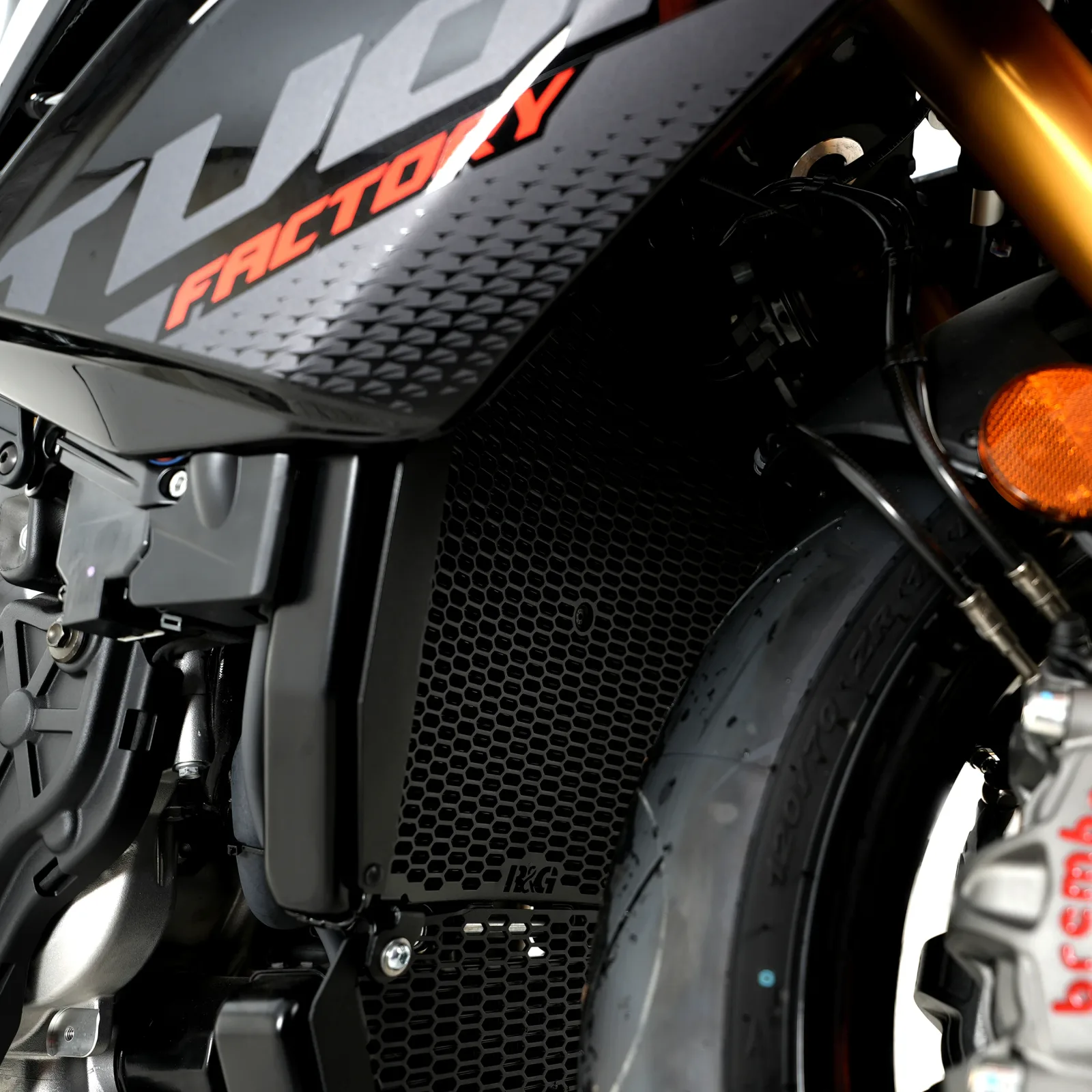 R&G Предпазна решетка за радиатор PRO за Aprilia Tuono V4 1100 RR (2025+), Tuono V4 1100 Factory (2025+)
