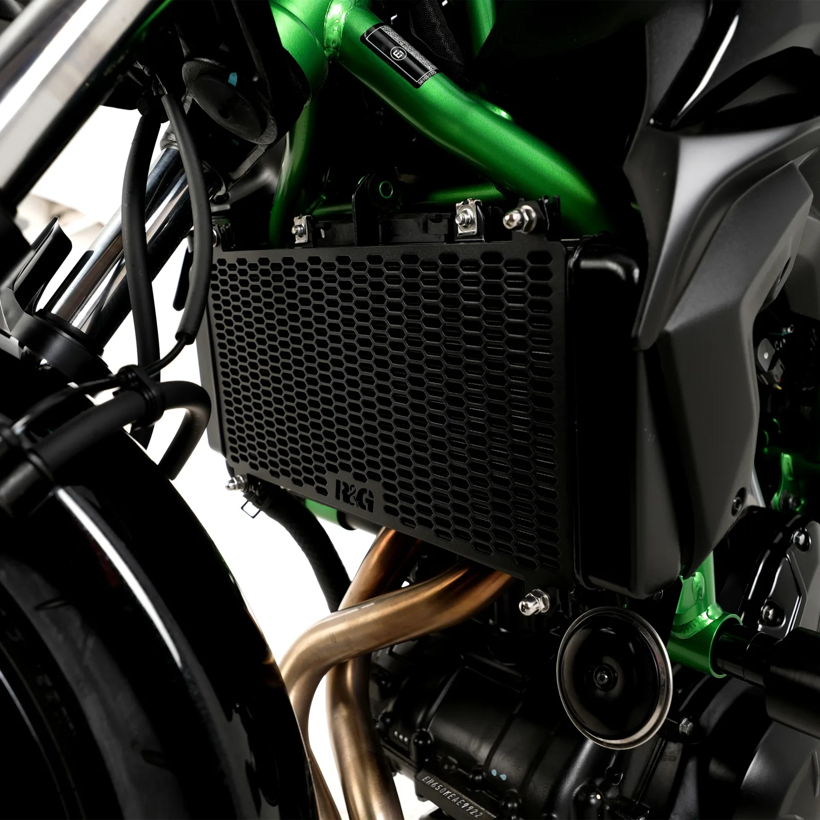 R&G Предпазна решетка за радиатор PRO за Kawasaki Z650 (2017+), Ninja 650 (2017+), Z650RS (2021+), Z650 S (2026+)
