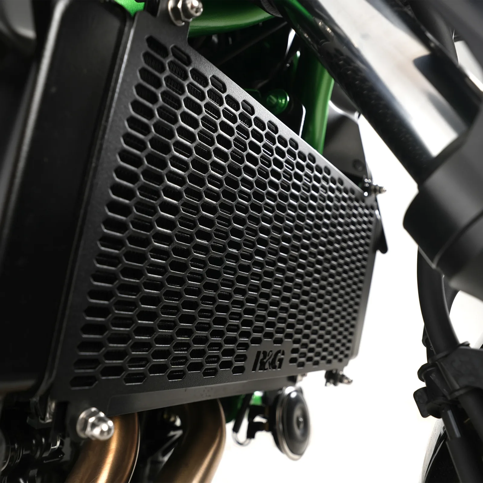 R&G Предпазна решетка за радиатор PRO за Kawasaki Z650 (2017+), Ninja 650 (2017+), Z650RS (2021+), Z650 S (2026+)