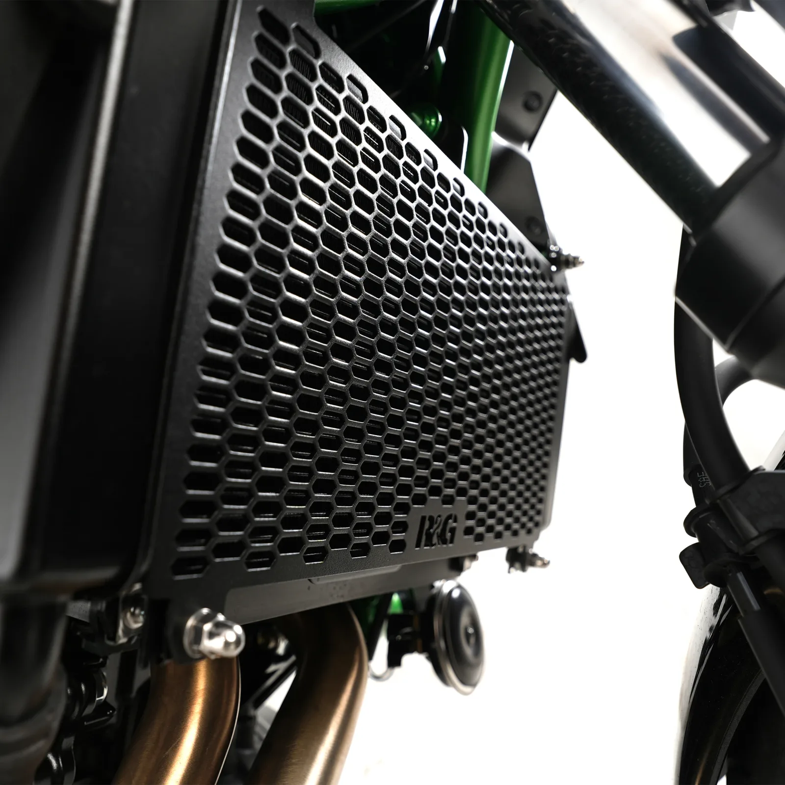 R&G Предпазна решетка за радиатор PRO за Kawasaki Z650 (2017+), Ninja 650 (2017+), Z650RS (2021+), Z650 S (2026+)