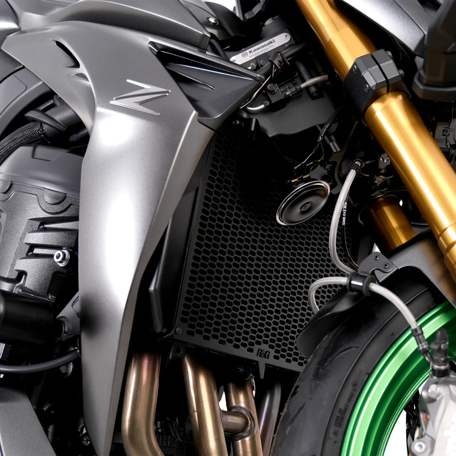 R&G Предпазна решетка за радиатор PRO за Kawasaki Z750 (2007–2013), Z750S (2007–2013), Z1000 (2010–2018), Z1000SX (2011–2019) и др.