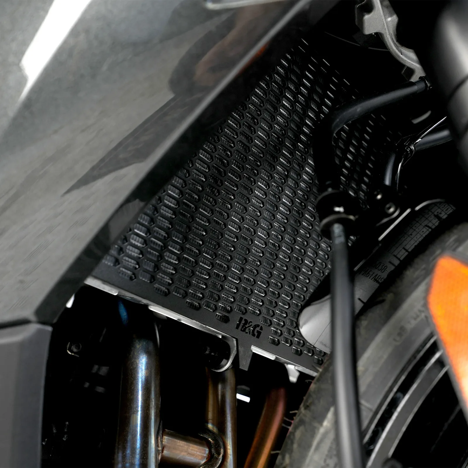 R&G Предпазна решетка за радиатор PRO за Kawasaki Z750 (2007–2013), Z750S (2007–2013), Z1000 (2010–2018), Z1000SX (2011–2019) и др.