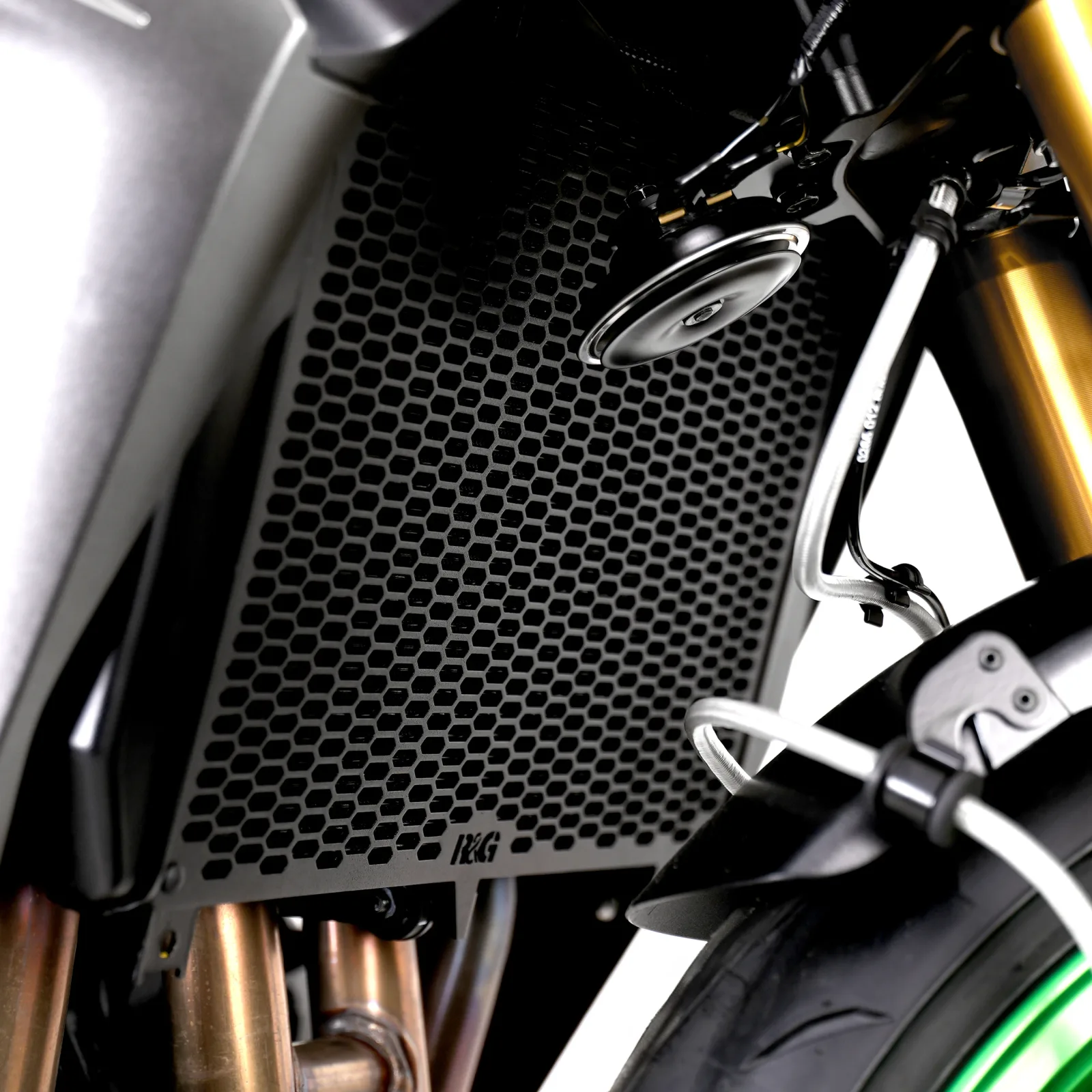 R&G Предпазна решетка за радиатор PRO за Kawasaki Z750 (2007–2013), Z750S (2007–2013), Z1000 (2010–2018), Z1000SX (2011–2019) и др.