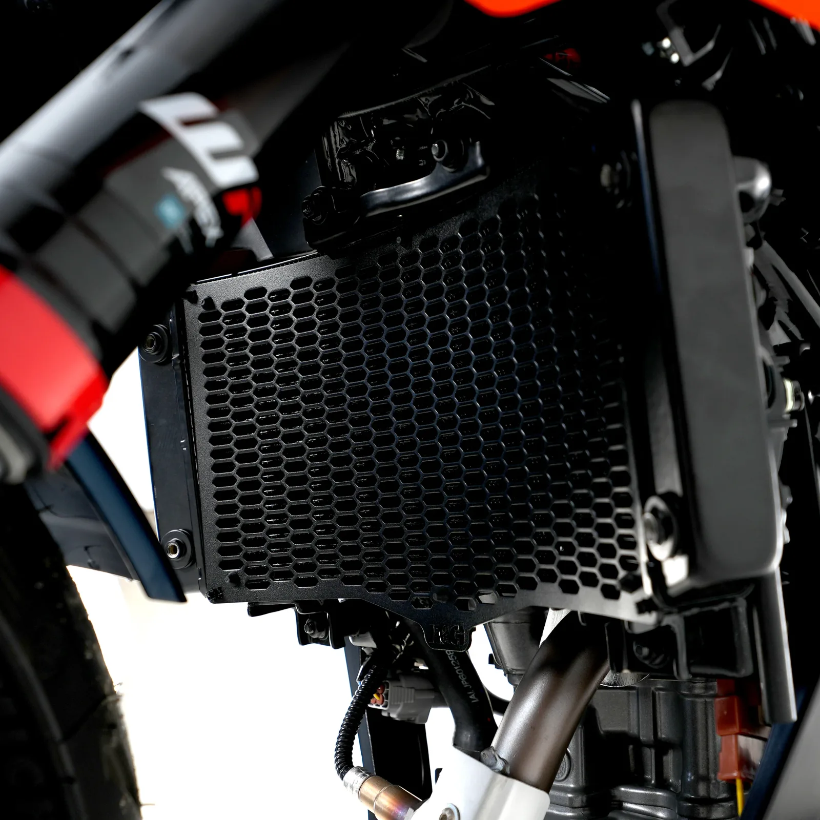 R&G Предпазна решетка за радиатор PRO за KTM RC 390 (2022+), RC 200 (2022), RC 125 (2022+), Husqvarna Vitpilen 401 (2024+) и др.