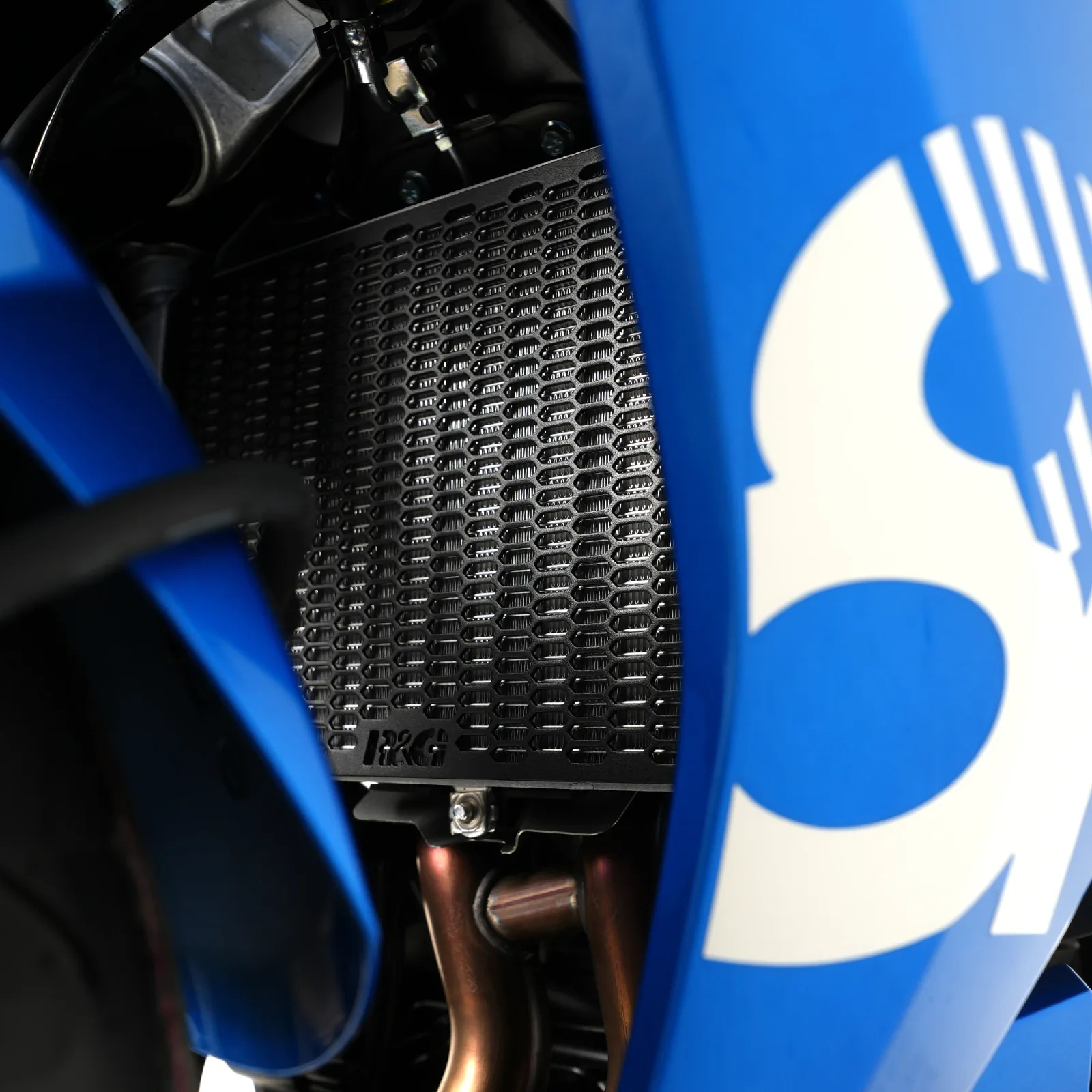 R&G Предпазна решетка за радиатор PRO за Suzuki GSX-8S (2023+), GSX-8R (2024+)