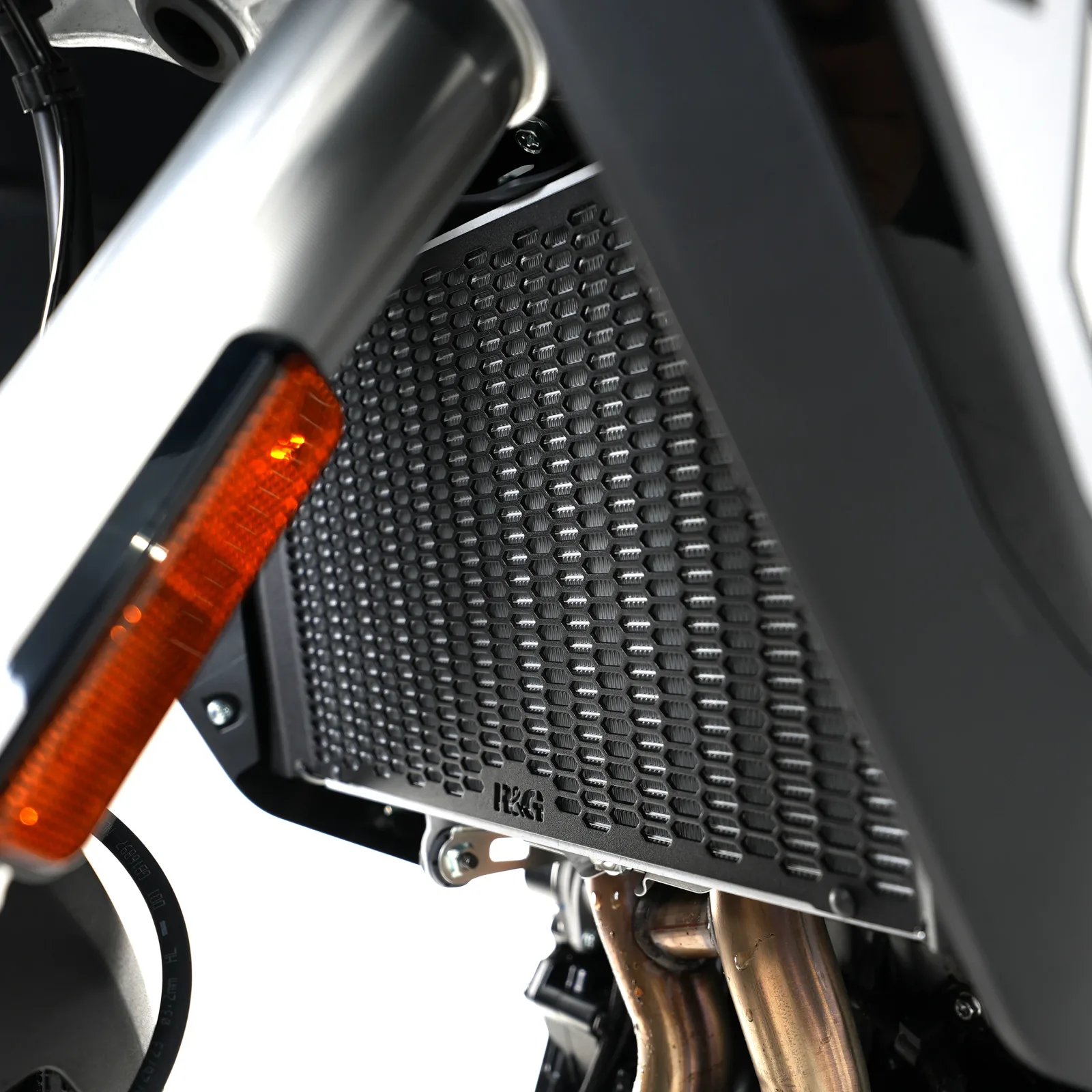 R&G Предпазна решетка за радиатор PRO за Suzuki V-Strom 800 (2023+) (RAD0318PROBK)