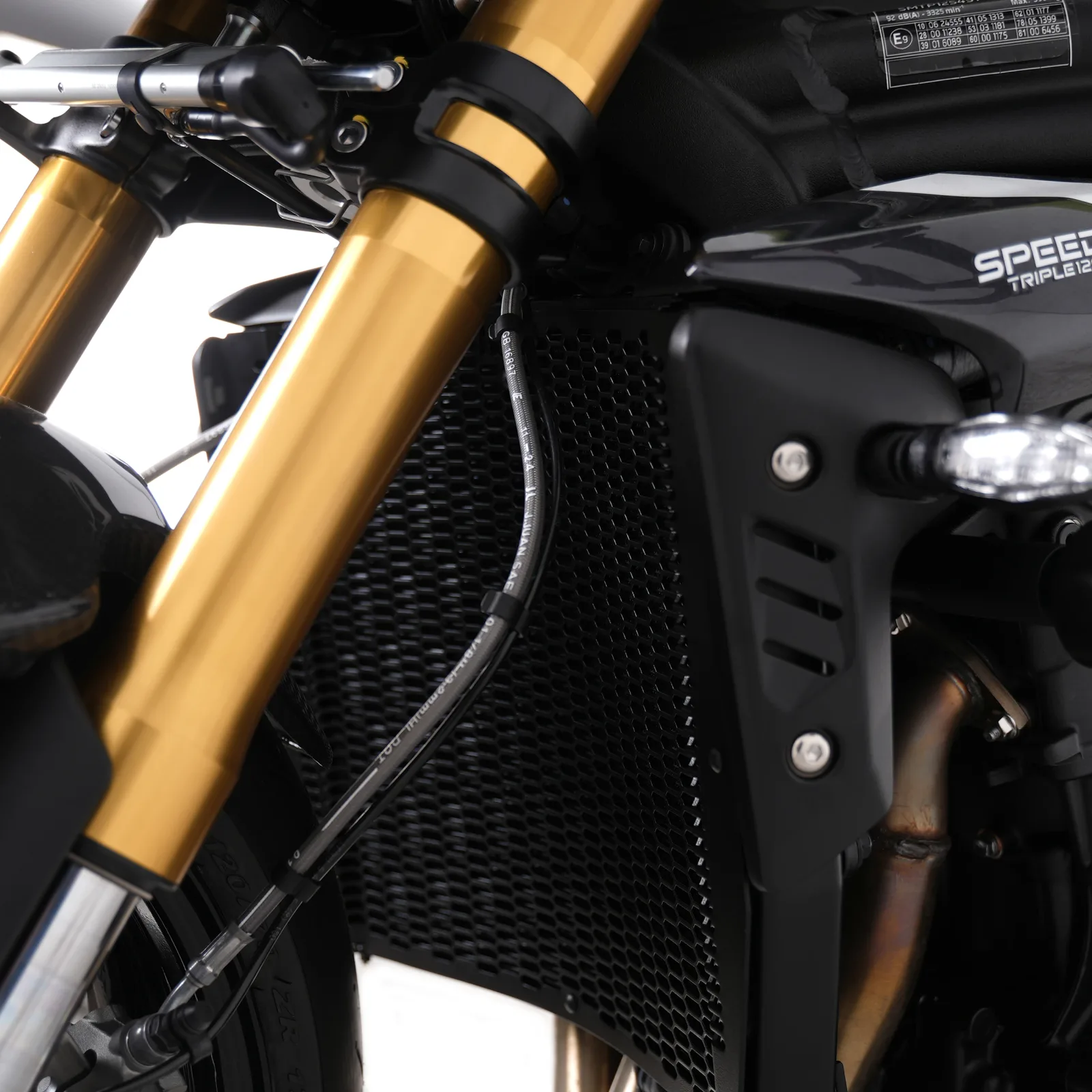 R&G Предпазна решетка за радиатор PRO за Triumph Speed Triple 1200 RS (2021+), Speed Triple 1200 RR (2022+) и др.