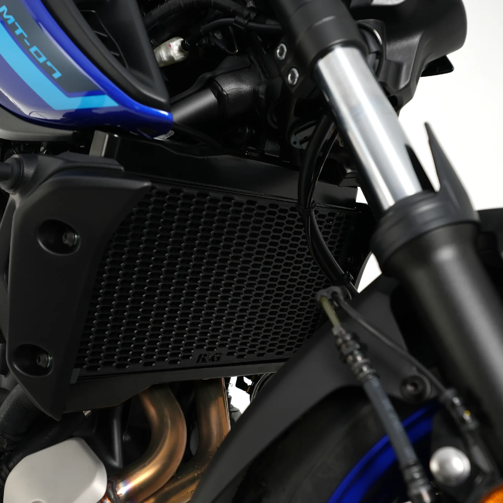 R&G Предпазна решетка за радиатор PRO за Yamaha MT-07 (2014–2024), XSR 700 (2015+), Tracer 700 (2016–2020), Tracer 7 (2021+) и др.