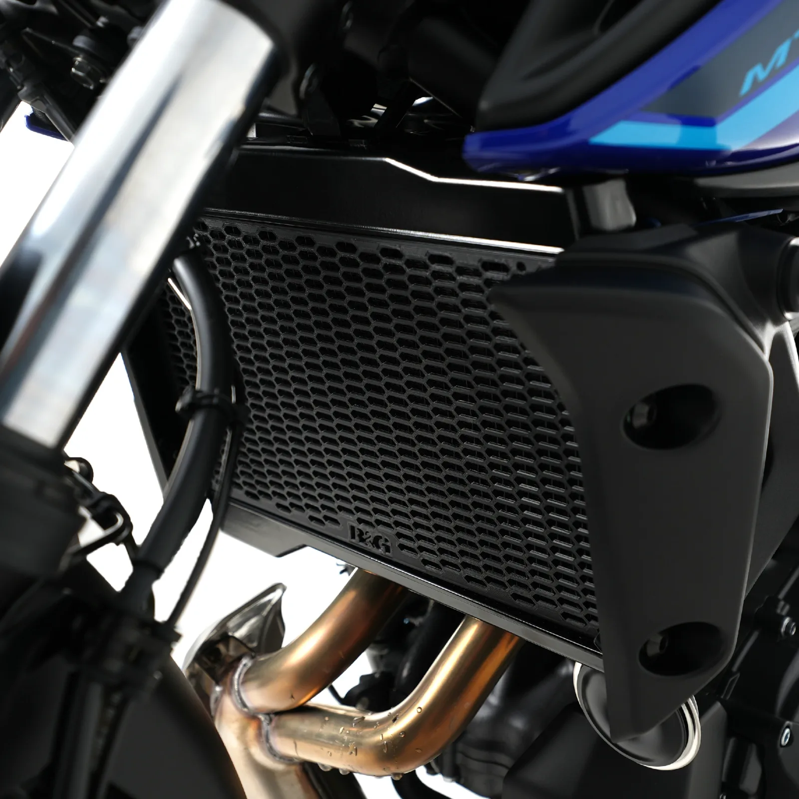 R&G Предпазна решетка за радиатор PRO за Yamaha MT-07 (2014–2024), XSR 700 (2015+), Tracer 700 (2016–2020), Tracer 7 (2021+) и др.