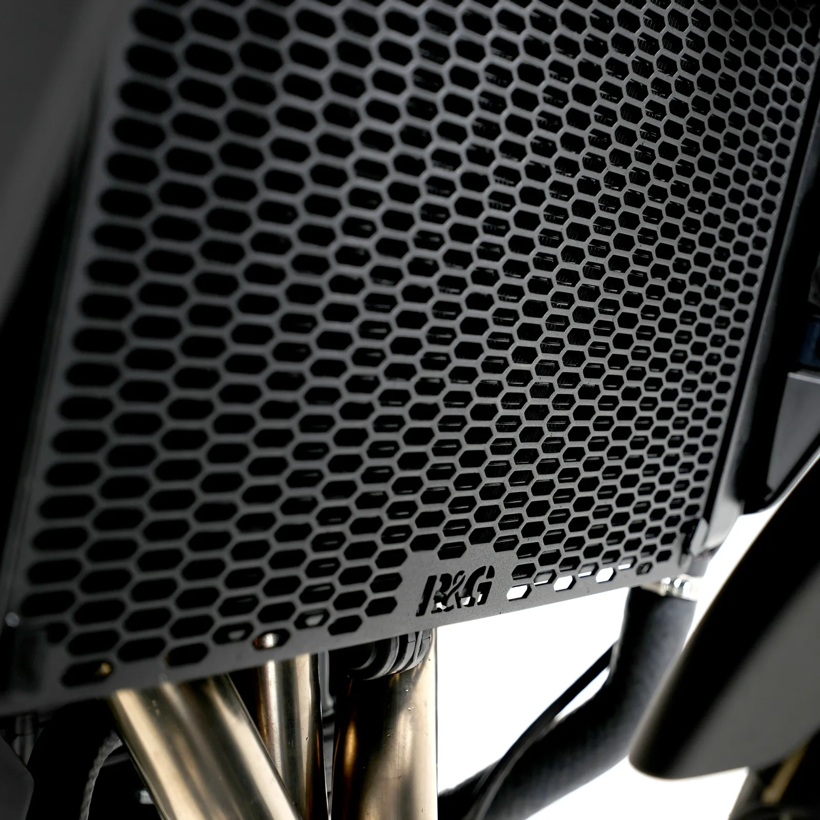 R&G Предпазна решетка за радиатор PRO за Yamaha MT-09 (2021–2023), MT-09 SP (2021–2023), XSR 900 (2021–2024), Tracer 9 (2021–2024) и др.