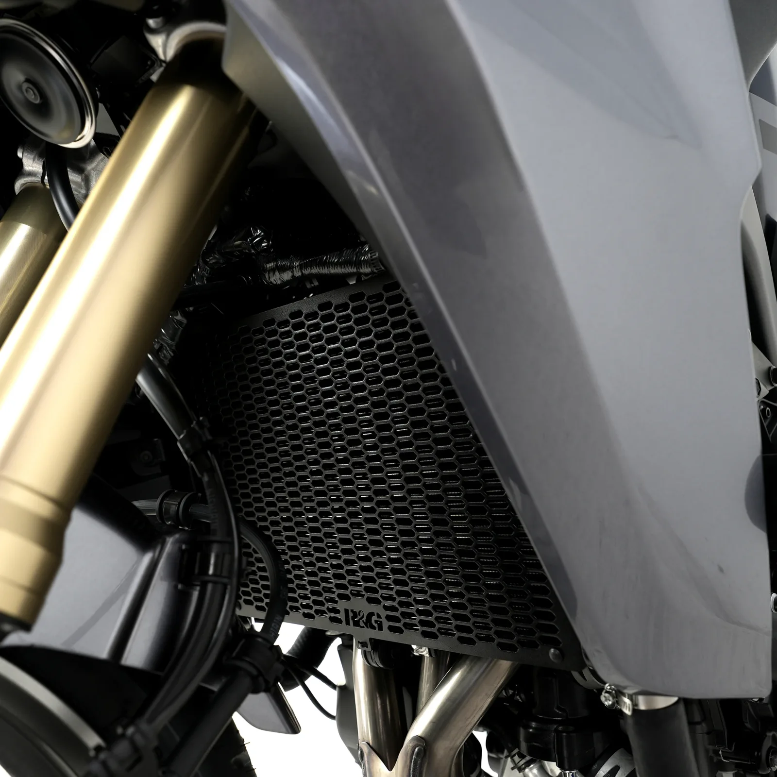 R&G Предпазна решетка за радиатор PRO за Yamaha MT-09 (2024+), Tracer 9 GT (2025+), Tracer 9 GT Plus (2025+)