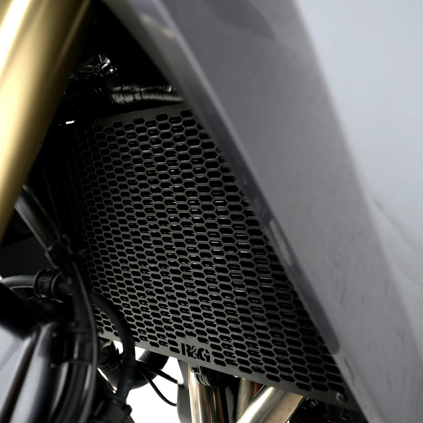 R&G Предпазна решетка за радиатор PRO за Yamaha MT-09 (2024+), Tracer 9 GT (2025+), Tracer 9 GT Plus (2025+)