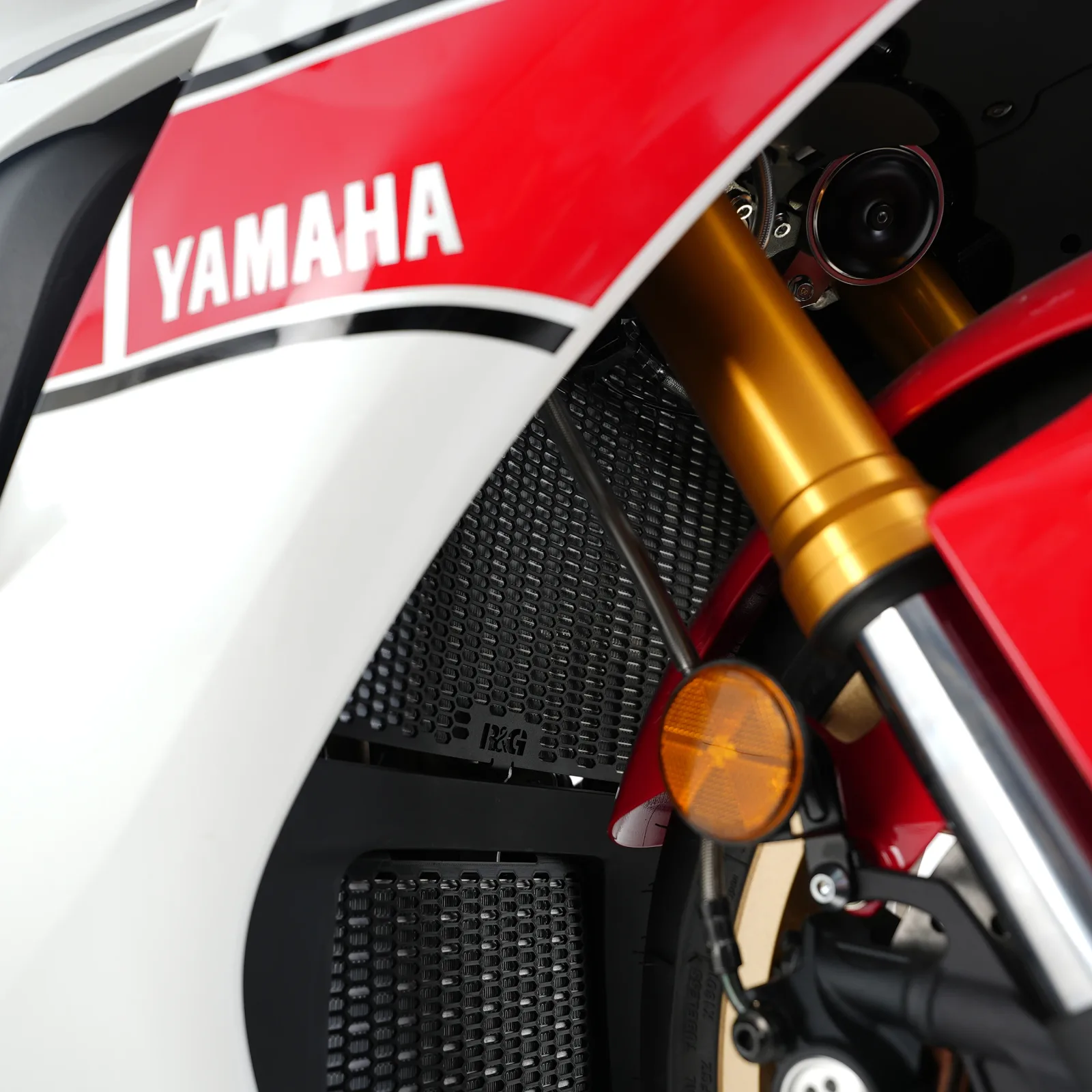 R&G Предпазна решетка за радиатор PRO за Yamaha YZF-R1 (2015+), YZF-R1M (2015+), MT-10 (2016+), MT-10 SP (2016+)
