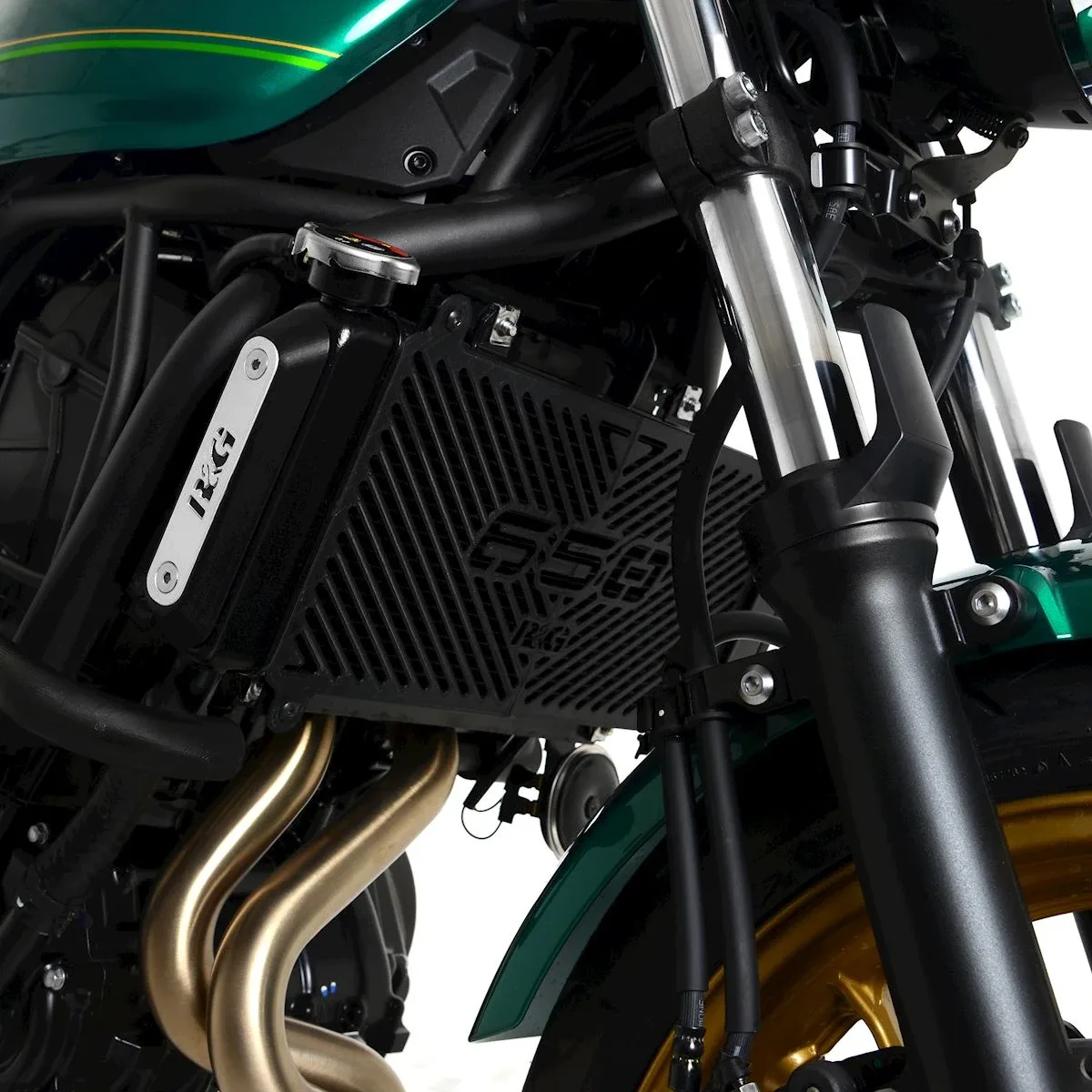R&G Предпазна решетка за радиатор с лого за Kawasaki Z650 (2017+), Ninja 650 (2017+), Z650RS (2021+), Z650 S (2026+)