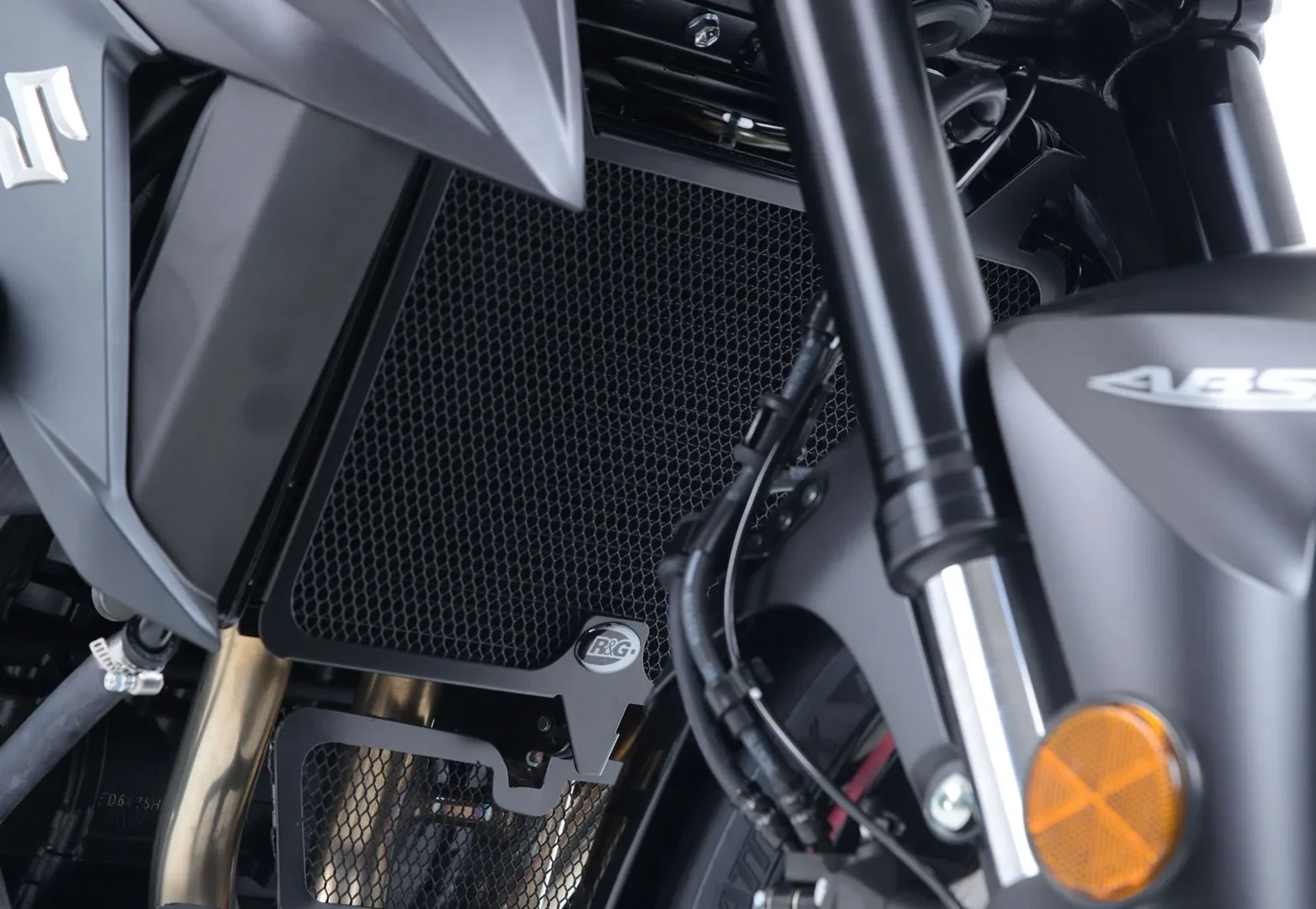 R&G Предпазна решетка за радиатор за Suzuki GSR 750 (2011–2018), GSX-S 750 (2017–2021)