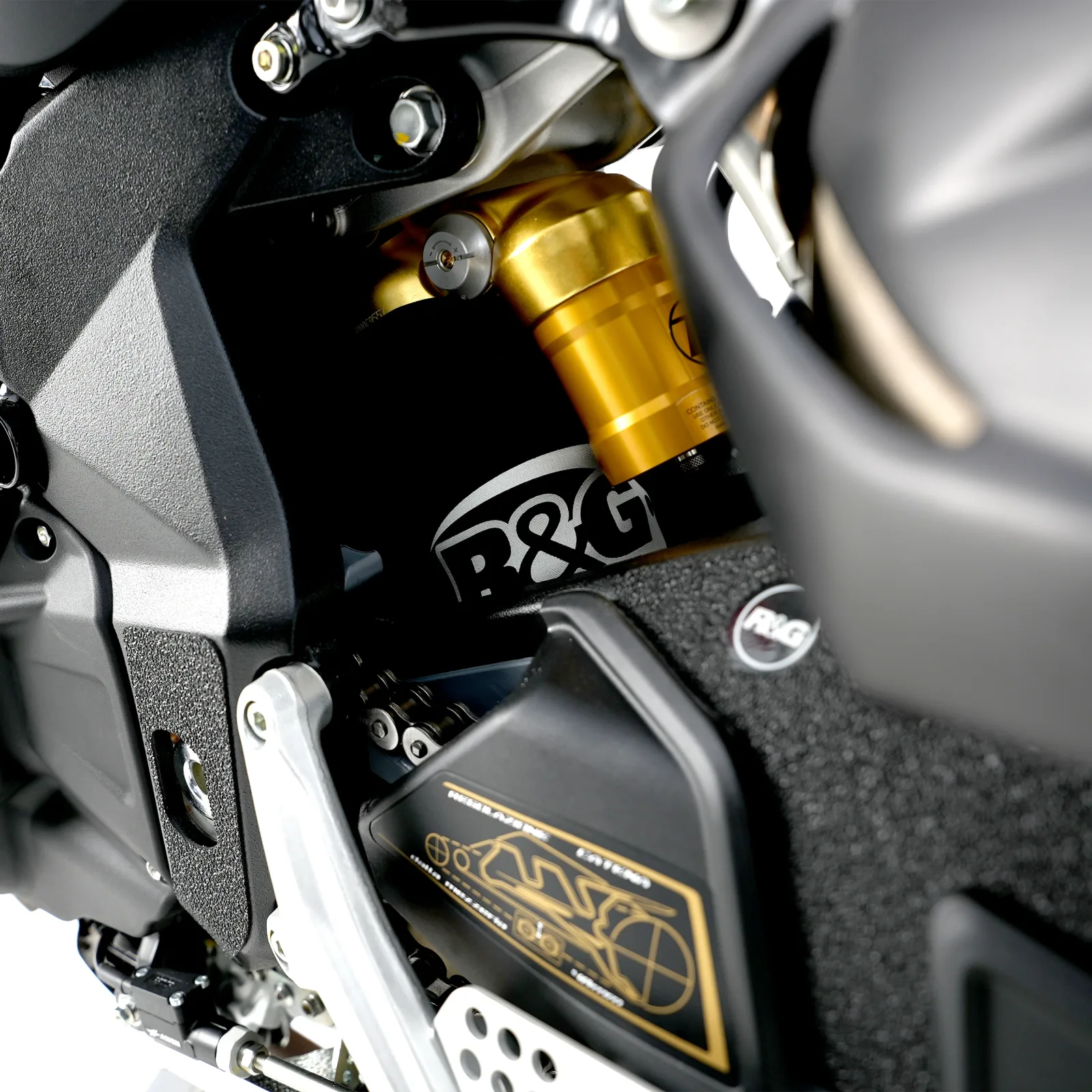 R&G Протектор за амортисьор Shocktube за Suzuki V-Strom 650 (2004+), BMW S 1000 RR (2010–2014), Honda CBR 500R (2013–2023, 2026+) и др.
