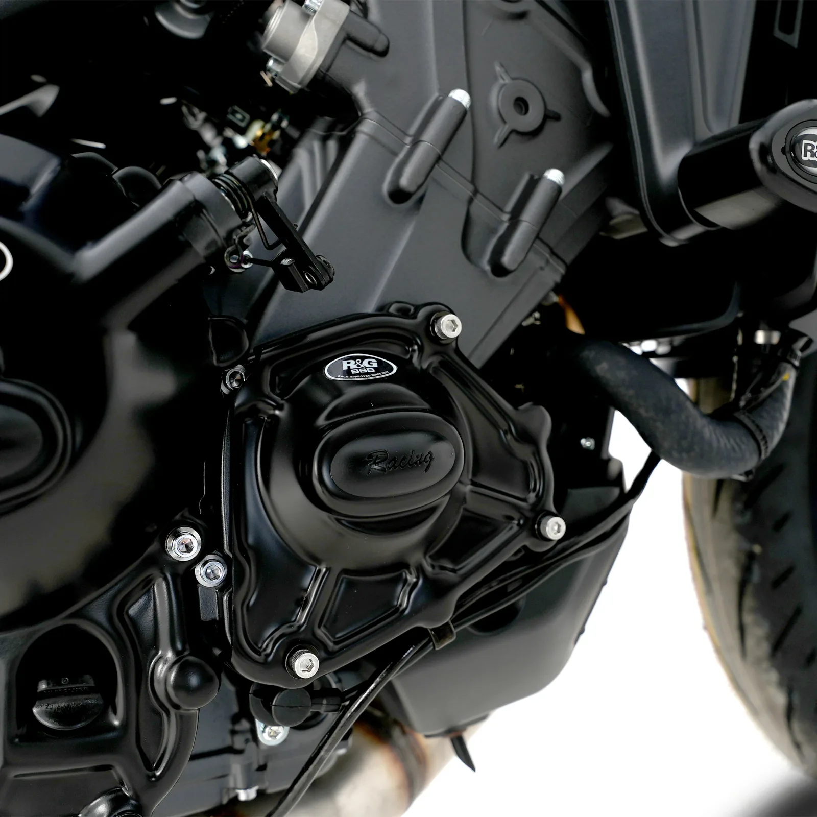 R&G Протектор за двигател (дясна страна) (капак на датчика) за Yamaha MT-09 (2021+), MT-09 SP (2021–2023), Tracer 9 (2021–2024), Tracer 9 GT (2021+) и др.