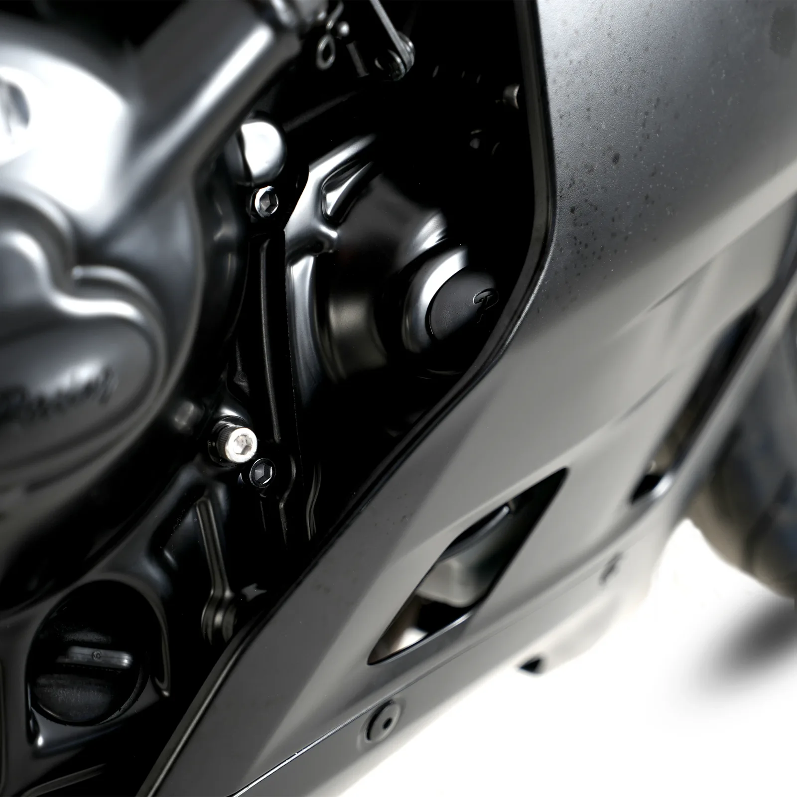 R&G Протектор за двигател (дясна страна) (капак на датчика) за Yamaha MT-09 (2021+), MT-09 SP (2021–2023), Tracer 9 (2021–2024), Tracer 9 GT (2021+) и др.