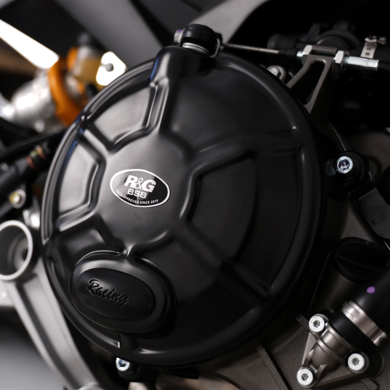 R&G Протектор за двигател (дясна страна) (капак на съединителя) за Aprilia RS 660 (2021+), Tuono 660 (2021+), Tuareg 660 (2022+), RS 660 Factory (2022+) и др.