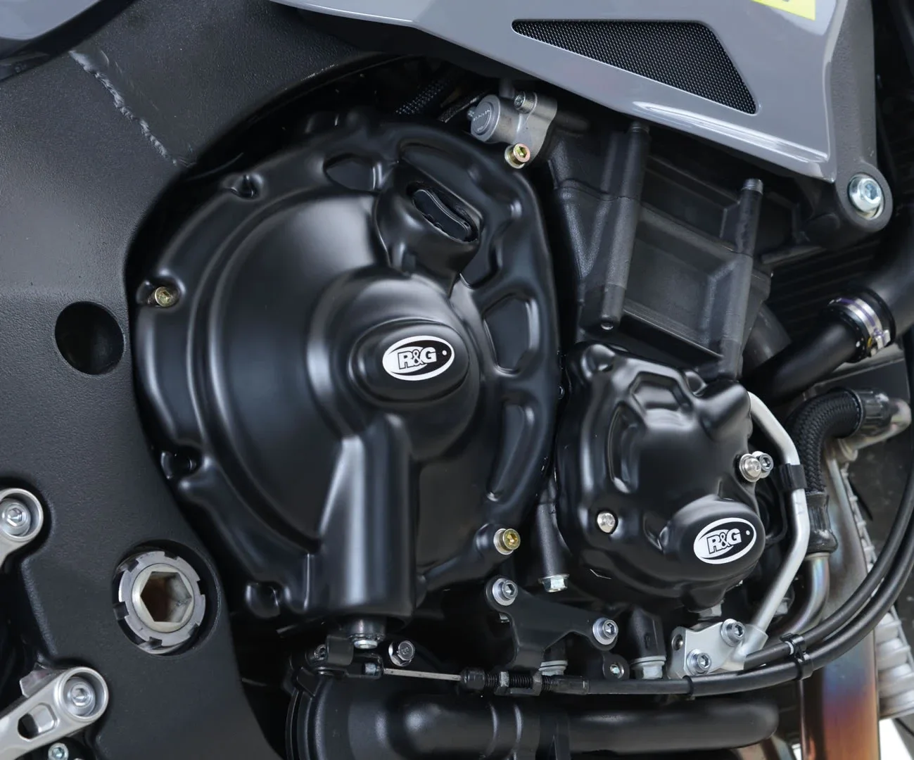 R&G Протектор за двигател (дясна страна) (капак на съединителя) за Yamaha MT-10 (2016+), MT-10 SP (2016+)