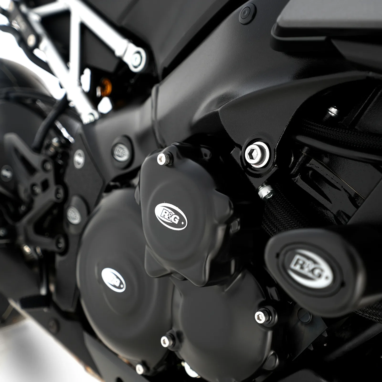 R&G Протектор за двигател (дясна страна) (капак на стартера) за Suzuki GSX-S 1000 (2015+), GSX-S 1000F (2015–2020), GSX-S 1000 Katana (2019+) и др.