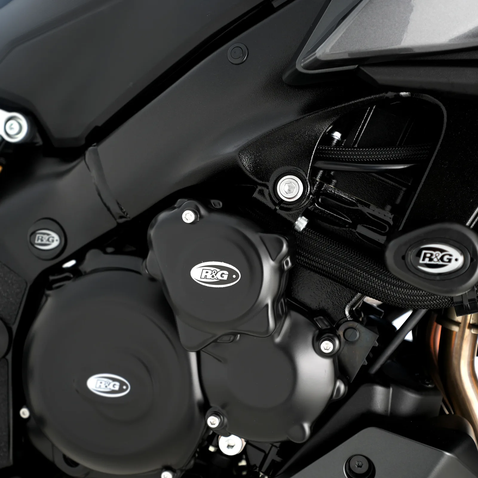 R&G Протектор за двигател (дясна страна) (капак на стартера) за Suzuki GSX-S 1000 (2015+), GSX-S 1000F (2015–2020), GSX-S 1000 Katana (2019+) и др.
