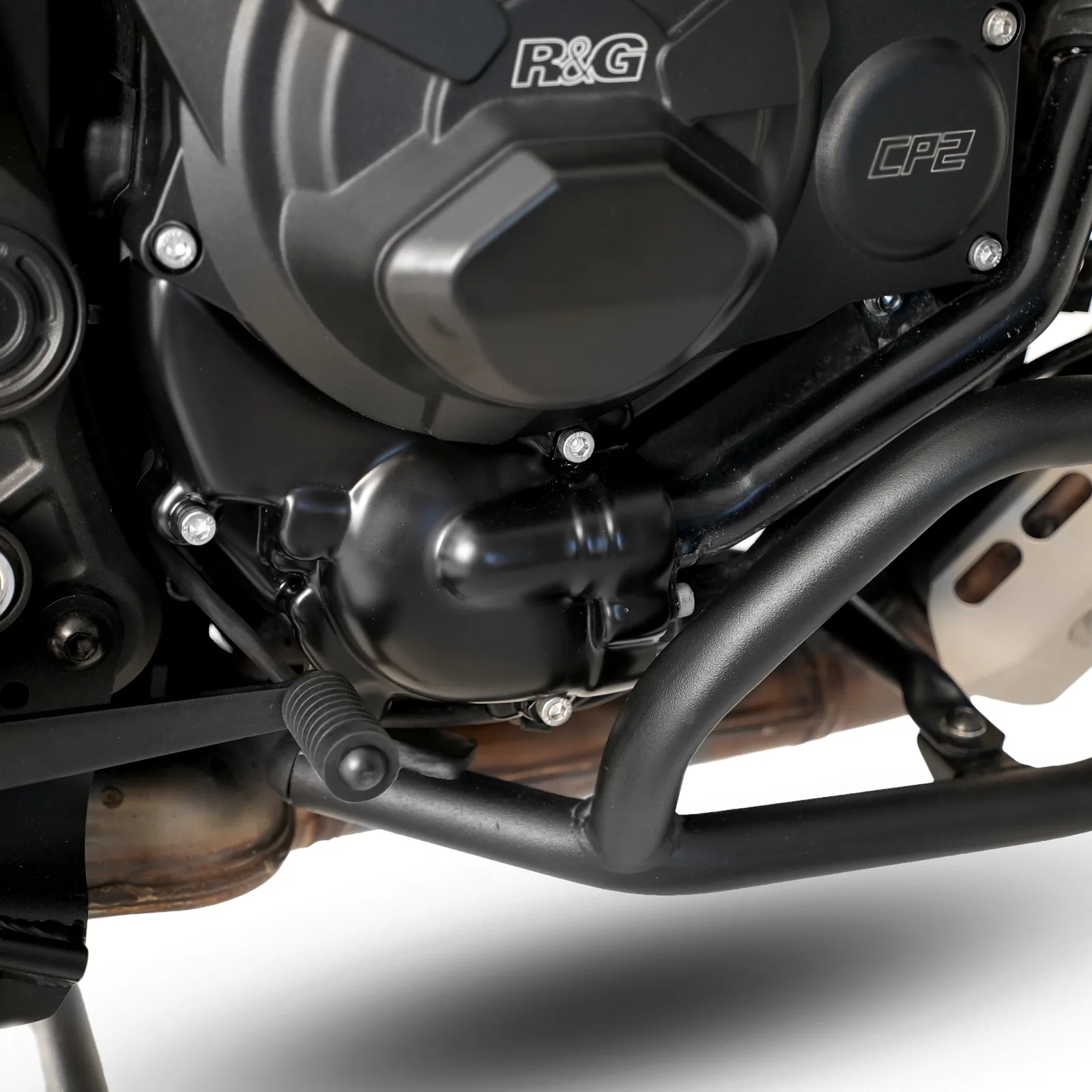 R&G Протектор за двигател (дясна страна) (капак на водната помпа) за Yamaha MT-07 (2014+), XSR 700 (2016+), Tenere 700 (2019–2021, 2023+), Tracer 7 (2021+) и др.