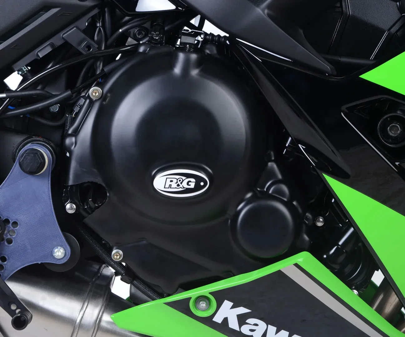 R&G Протектор за двигател (дясна страна) за Kawasaki Z650 (2017–2024), Ninja 650 (2017–2020)