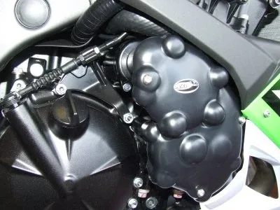 R&G Протектор за двигател (дясна страна) за Kawasaki ZX-10R (2008–2010) (ECC0042BK)