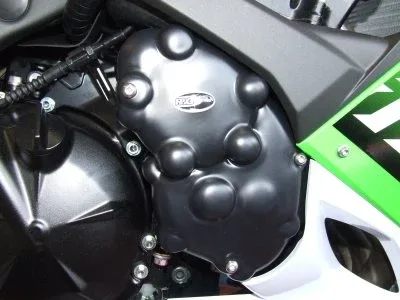 R&G Протектор за двигател (дясна страна) за Kawasaki ZX-10R (2008–2010) (ECC0042BK)